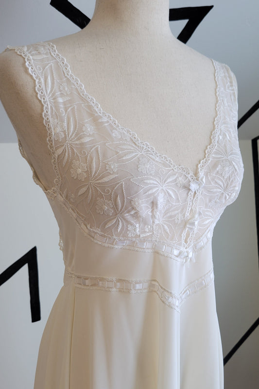 Italian (Sourced in Milan, Italy) Confezioni SEBA Vintage Ivory Lace Night Gown - XS