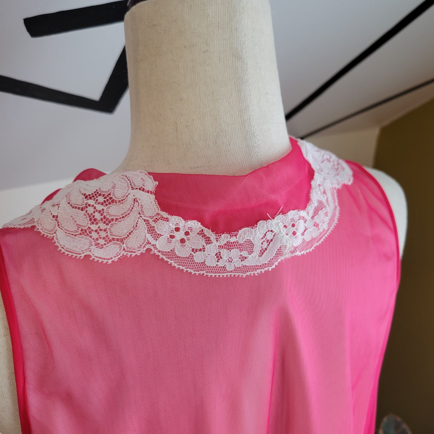 Kayser Vintage 60s Fuchsia Pink and Lace Babydoll Peignoir - Large