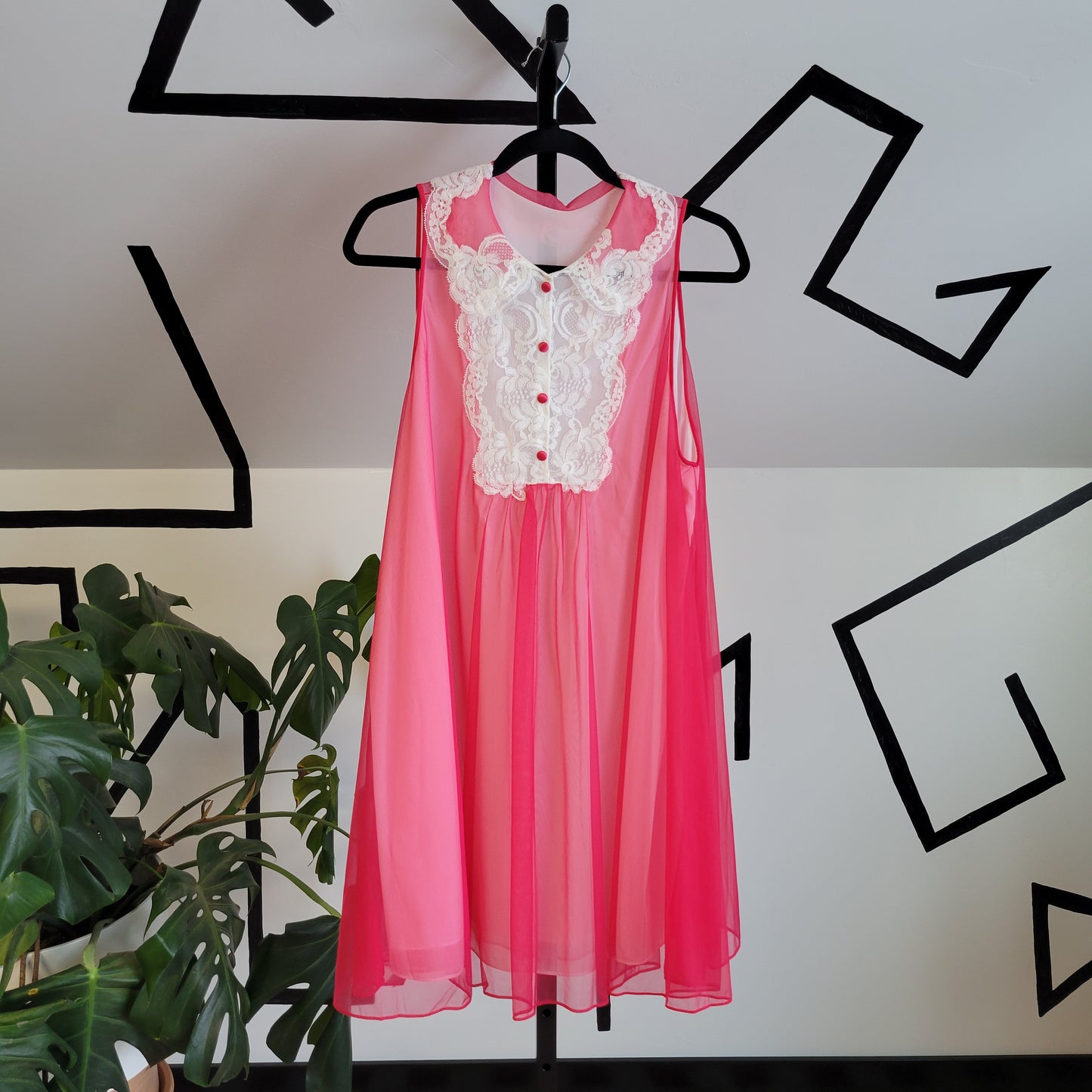 Kayser Vintage 60s Fuchsia Pink and Lace Babydoll Peignoir - Large