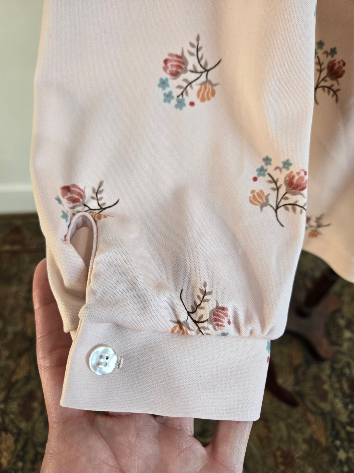 Ecco Bay Vintage 70s Pink Whimsy Floral Top - medium