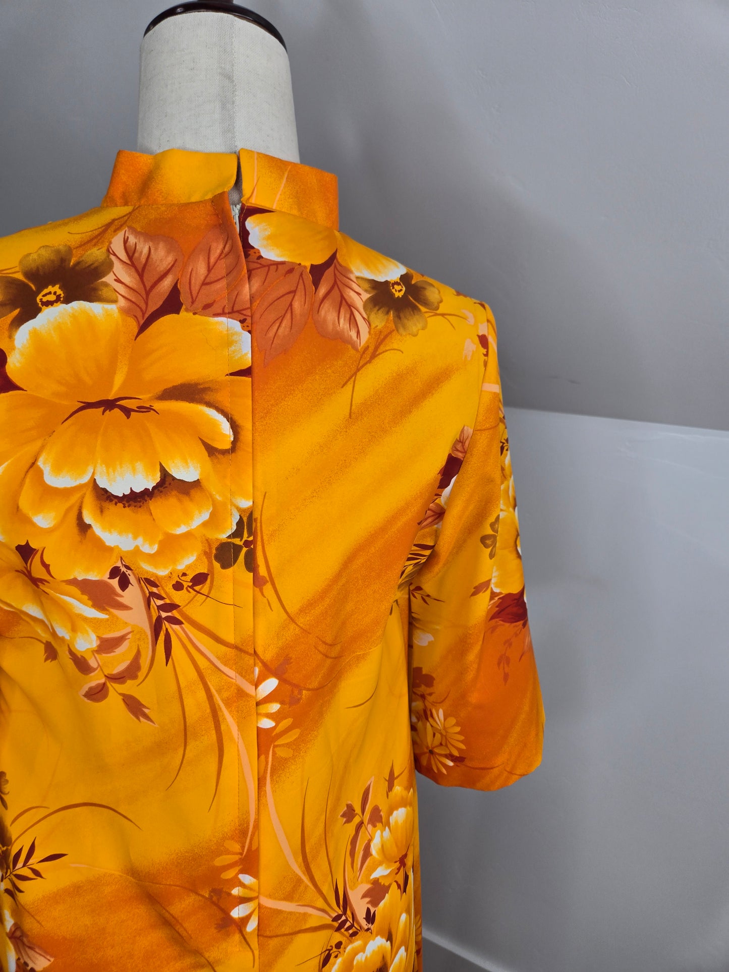 Moko Hawaii 1960s Vintage Orange Floral Dress - small/medium