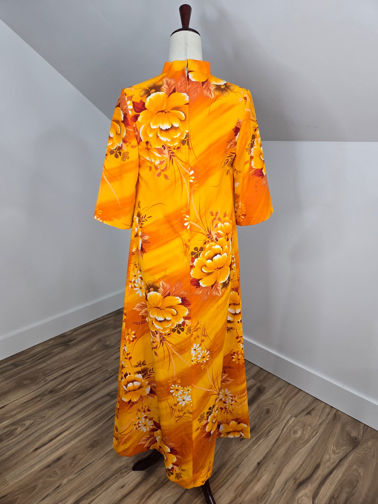 Moko Hawaii 1960s Vintage Orange Floral Dress - small/medium
