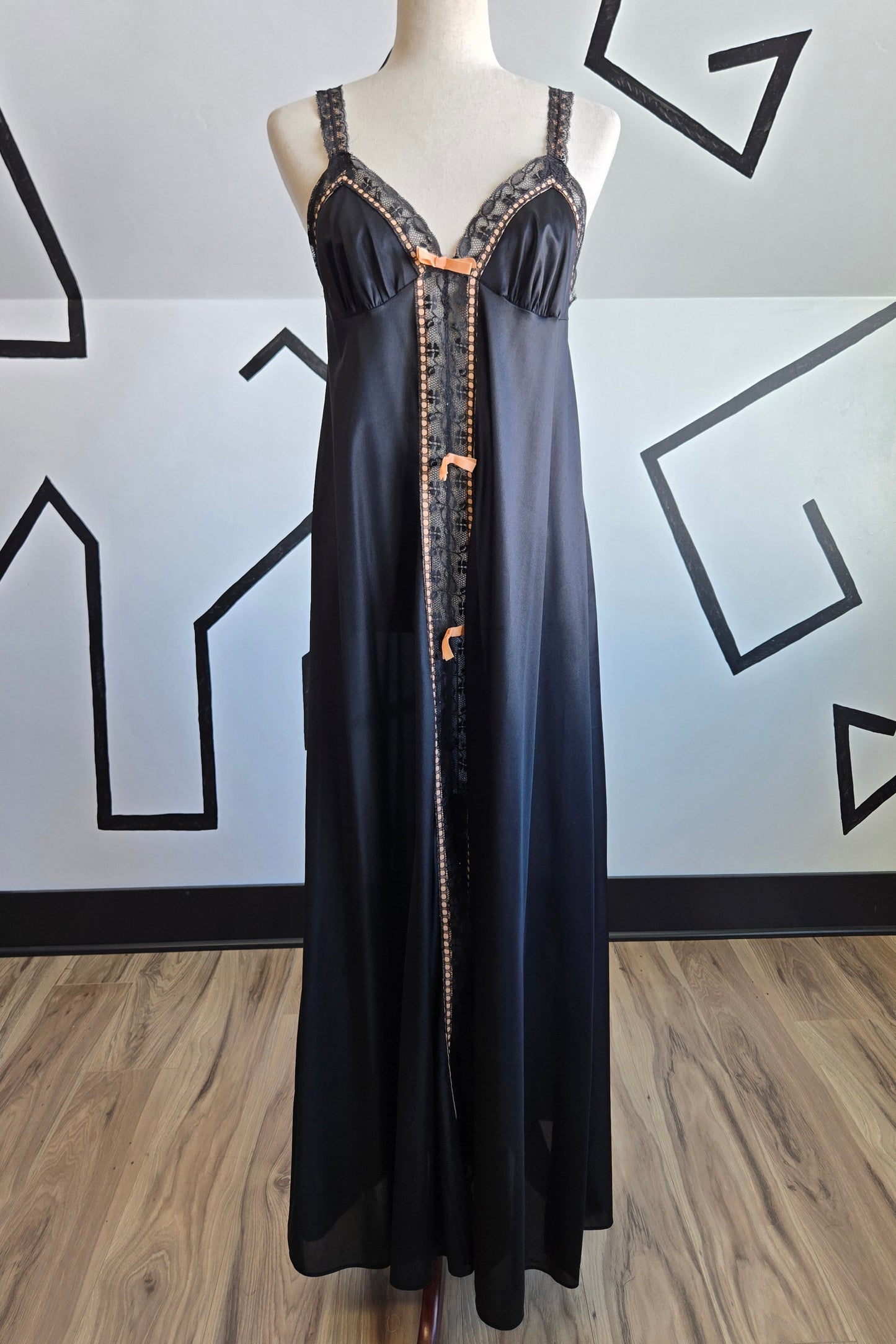 Maidenform Dreamwear Vintage Union Made Black Negligee with Peach Bows - medium