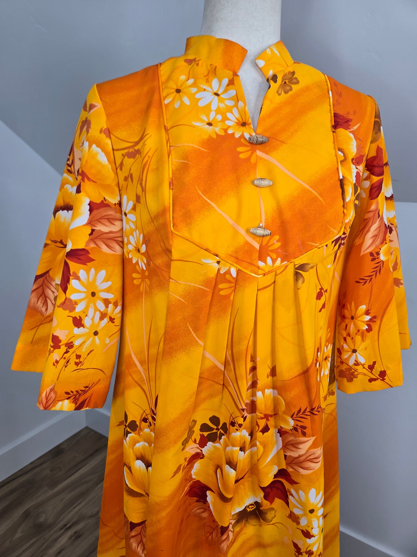 Moko Hawaii 1960s Vintage Orange Floral Dress - small/medium