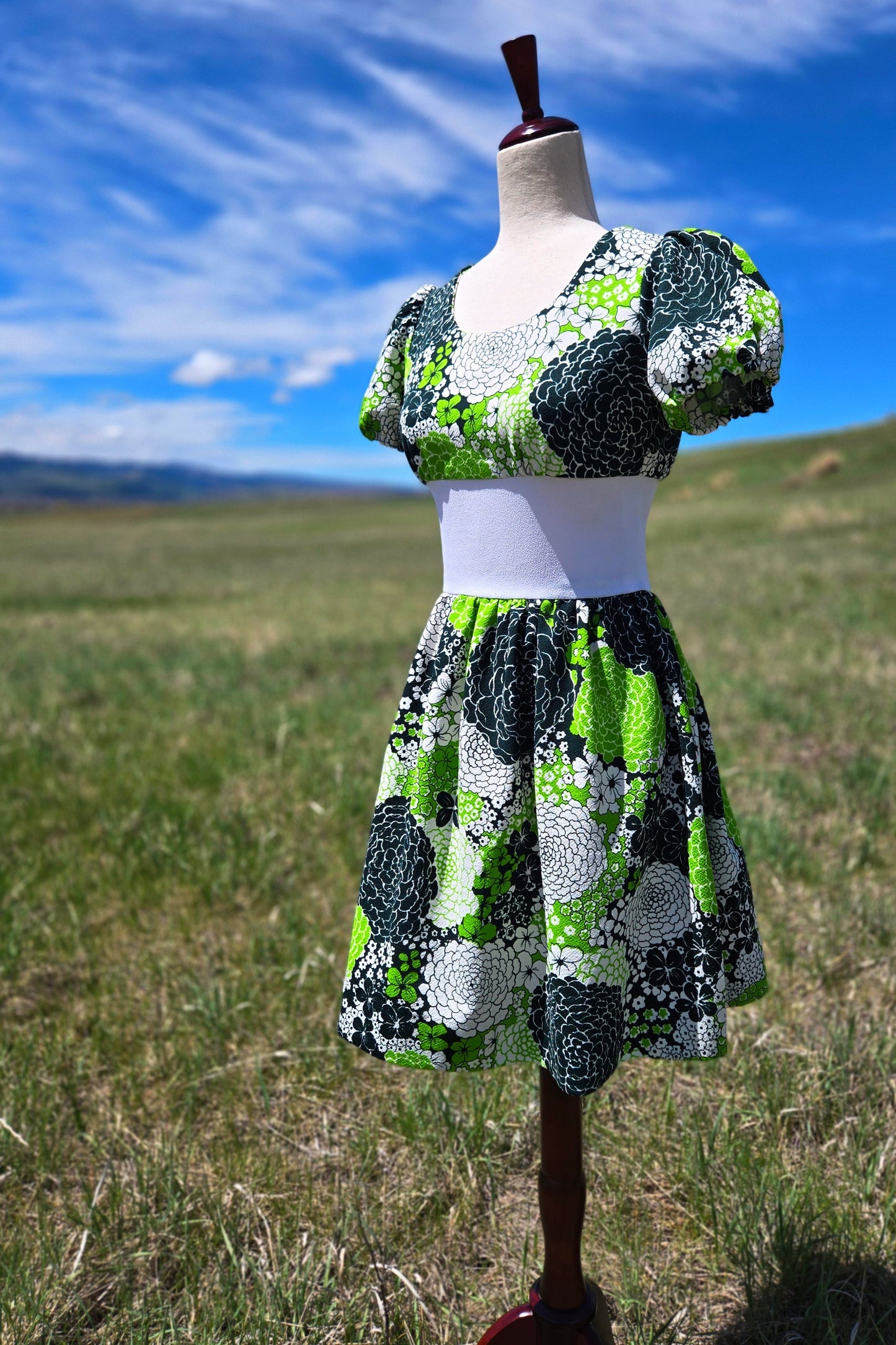 Barkcloth 1960s Green Dayglo Mini Dress with Puff Sleeve - small