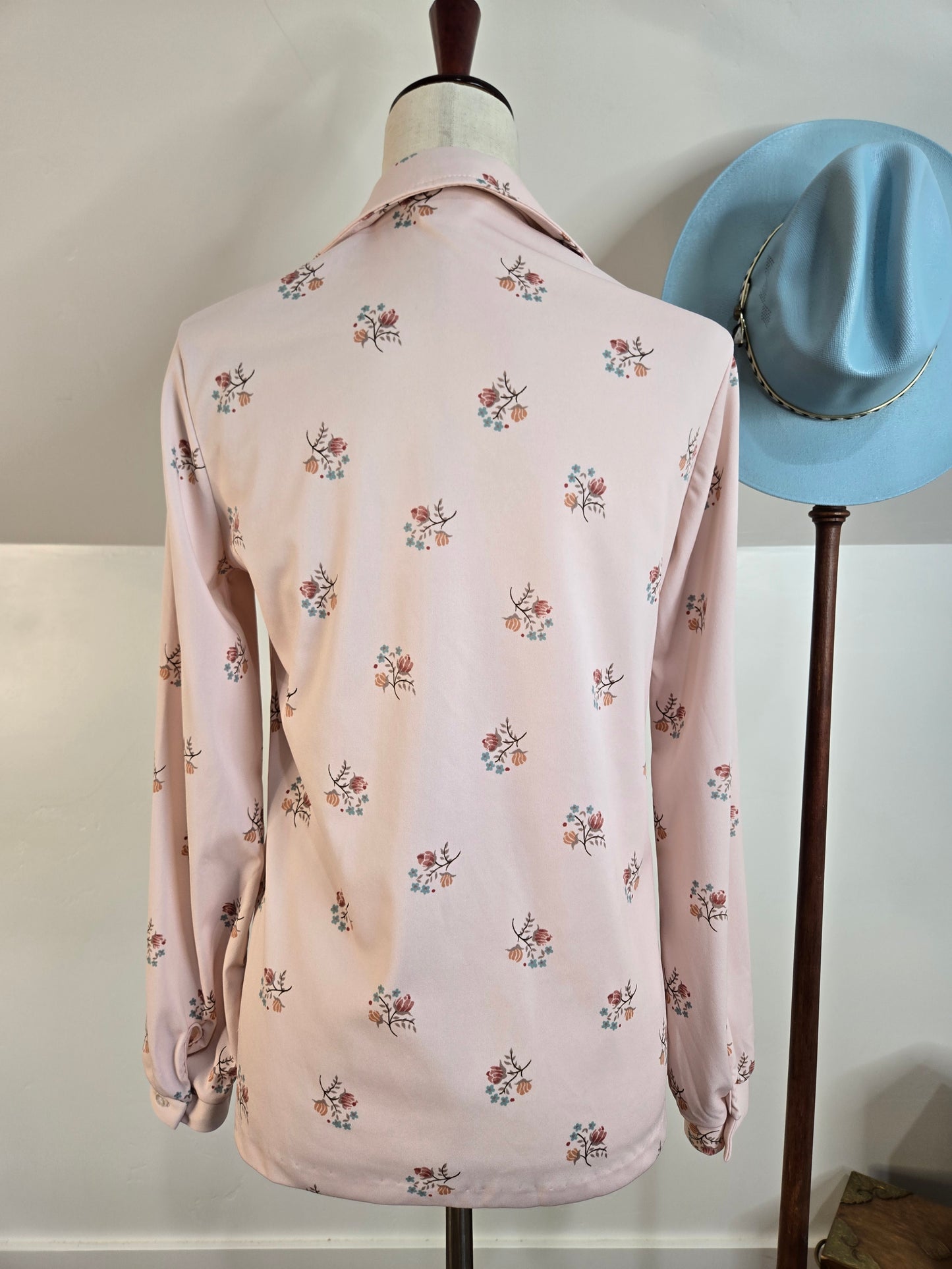 Ecco Bay Vintage 70s Pink Whimsy Floral Top - medium