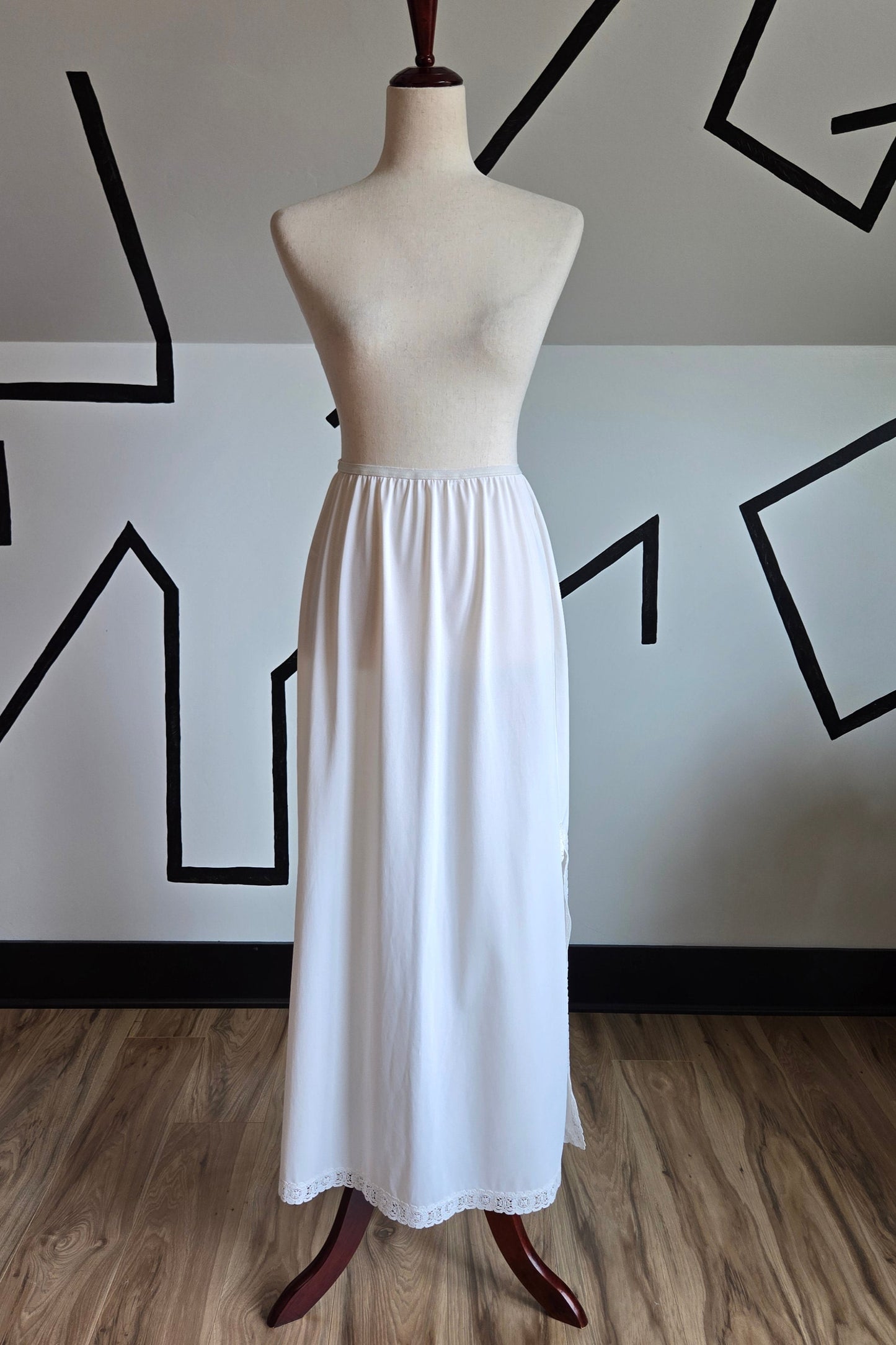 Shadowline Vintage White Long Slip Skirt with Lace Detail and Slit - medium/large