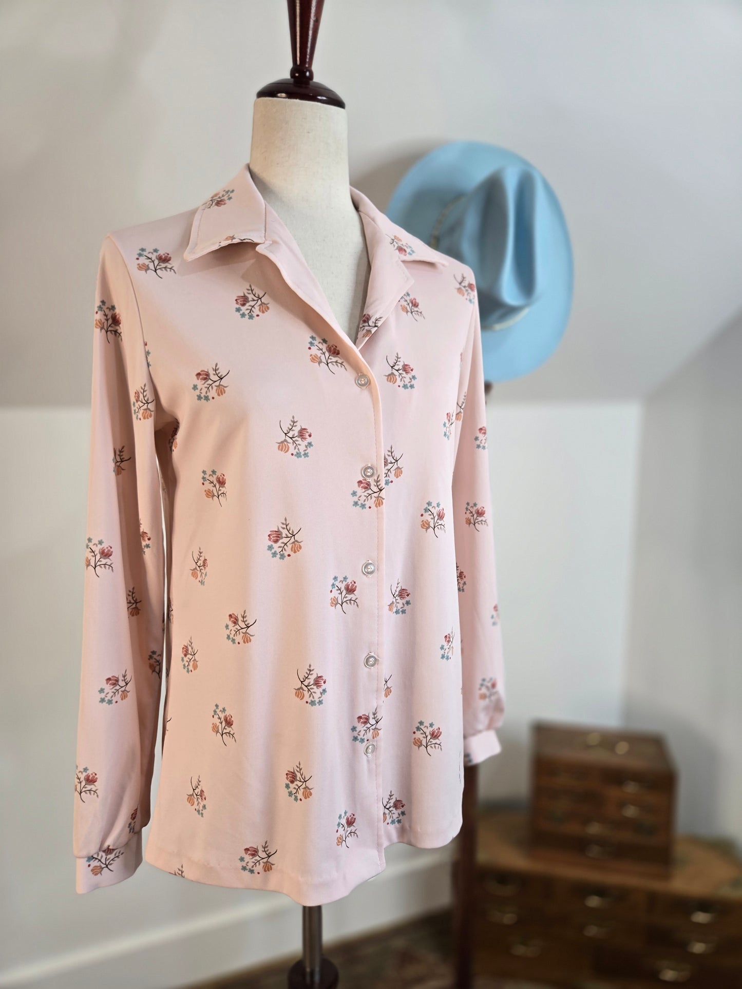 Ecco Bay Vintage 70s Pink Whimsy Floral Top - medium