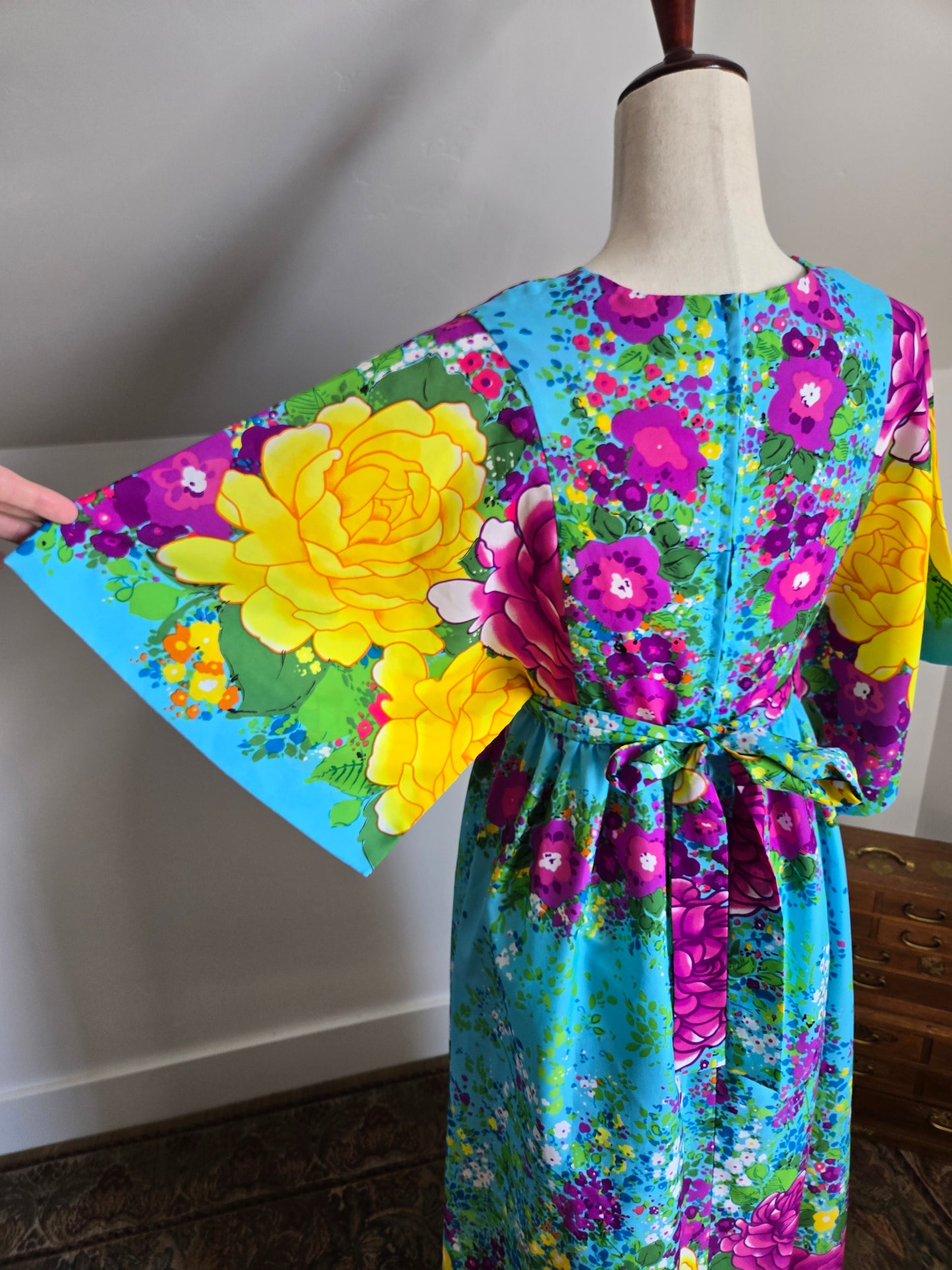 Hilo Hattie by Evelyn Margolis Vintage 70s Flower Power Dress - Small