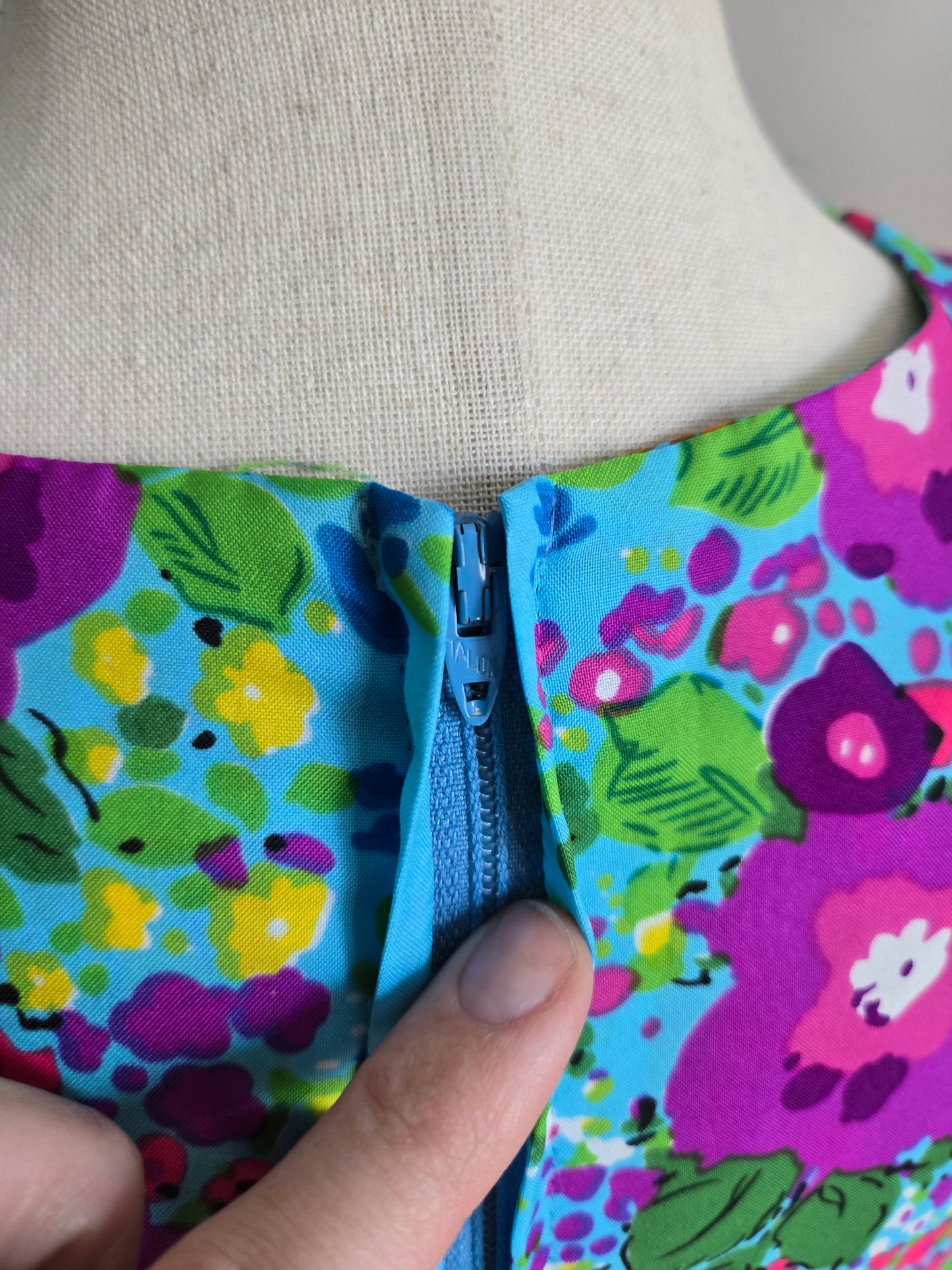 Hilo Hattie by Evelyn Margolis Vintage 70s Flower Power Dress - Small