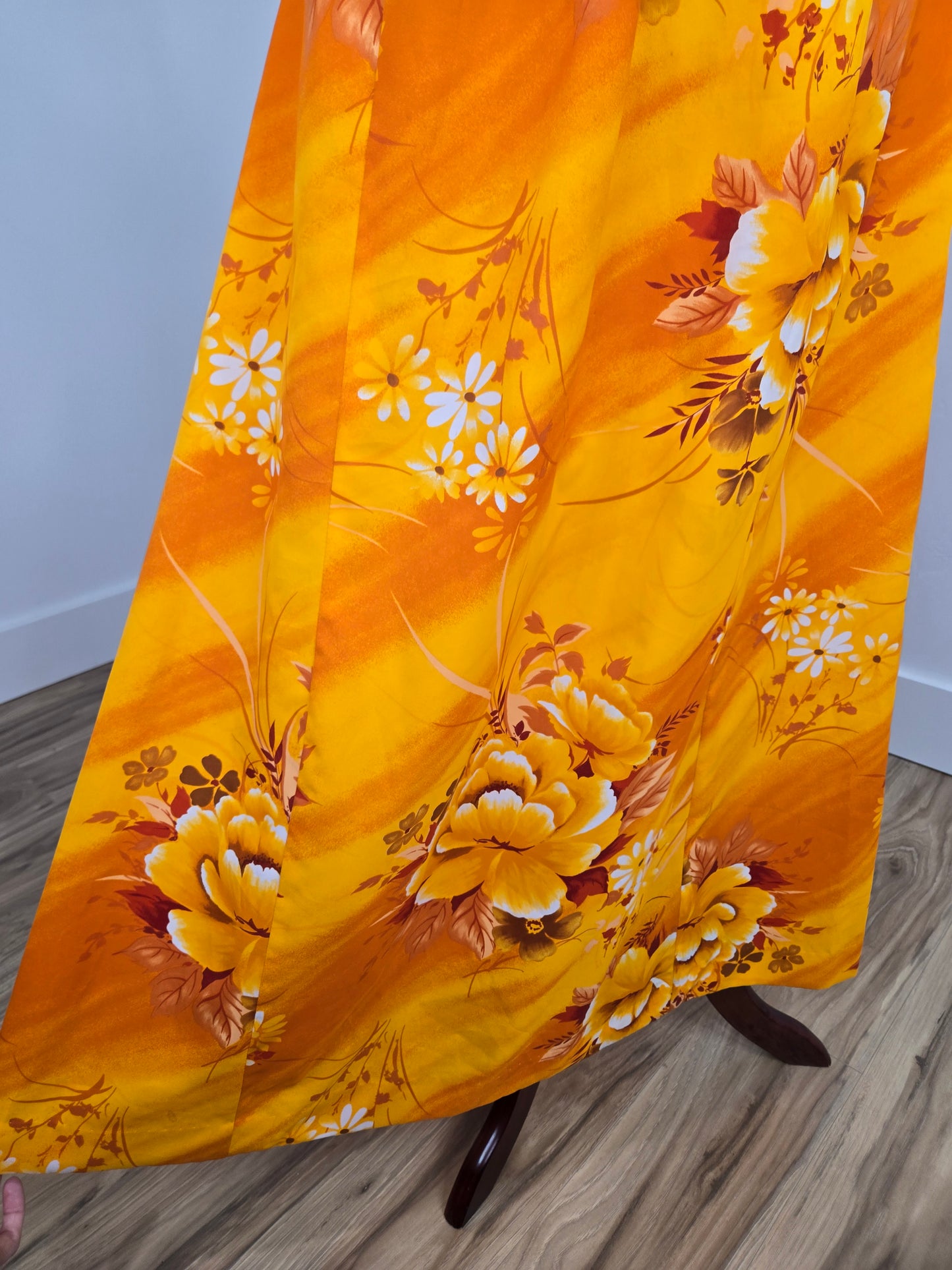 Moko Hawaii 1960s Vintage Orange Floral Dress - small/medium