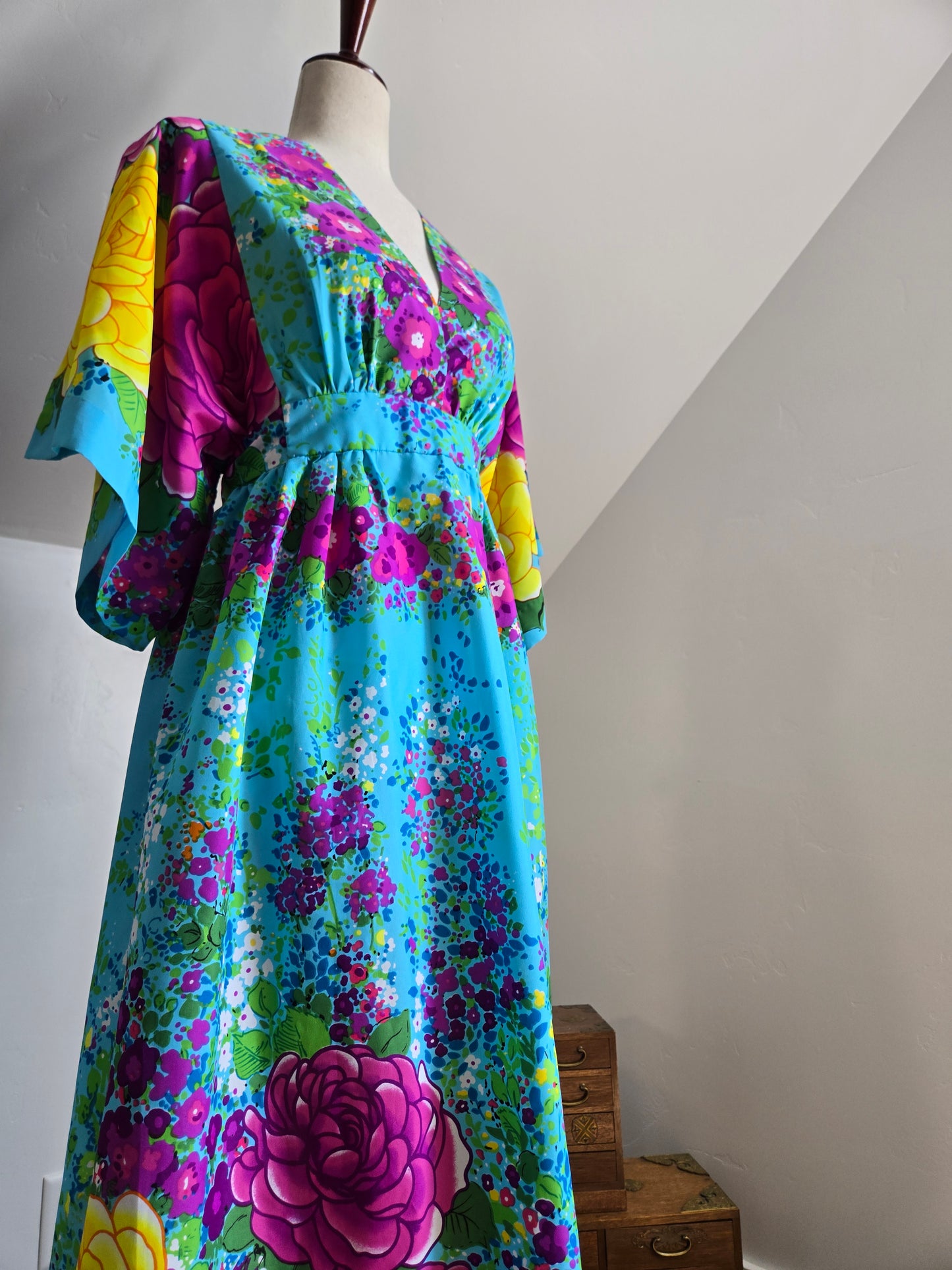 Hilo Hattie by Evelyn Margolis Vintage 70s Flower Power Dress - Small