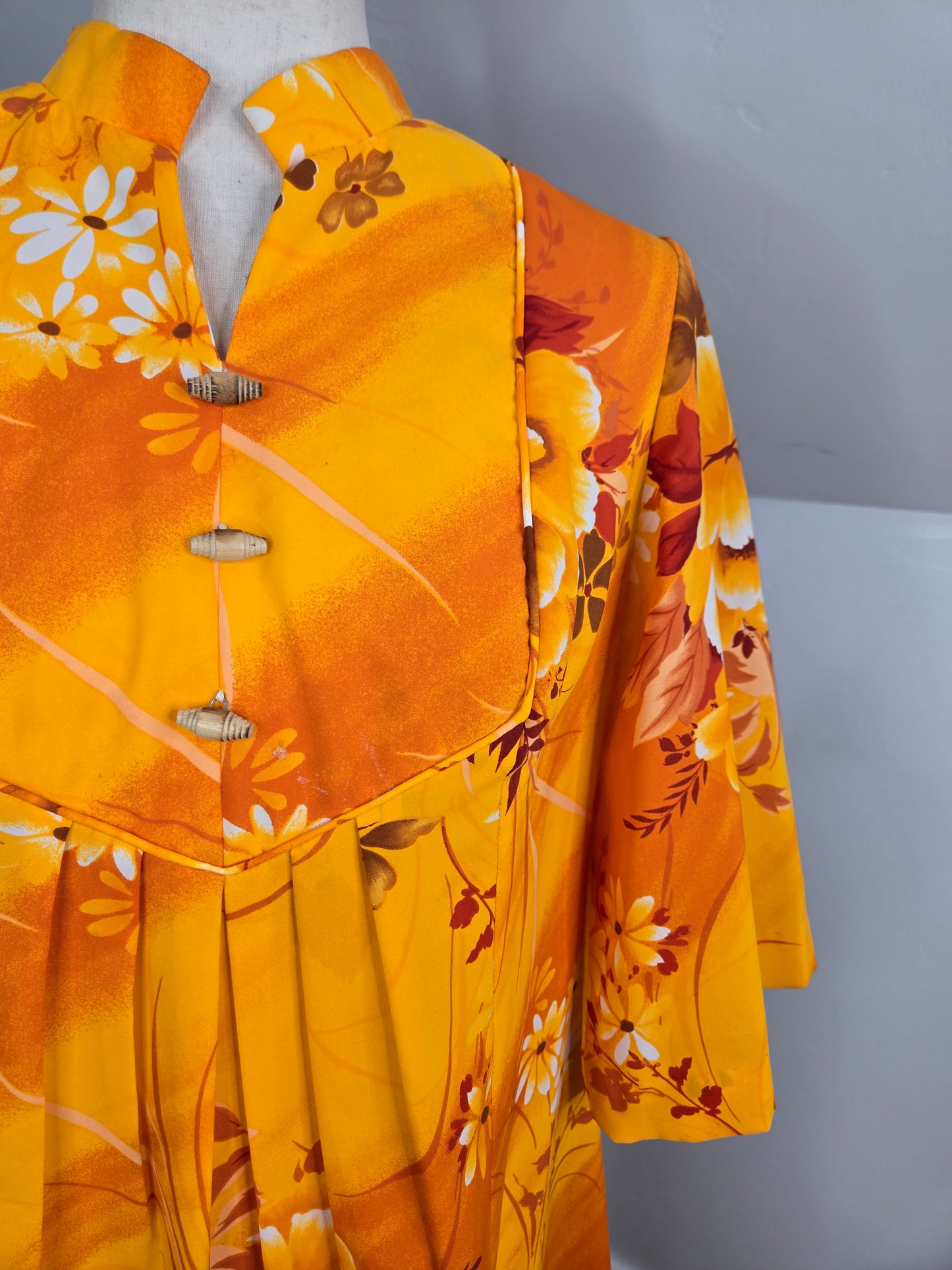 Moko Hawaii 1960s Vintage Orange Floral Dress - small/medium