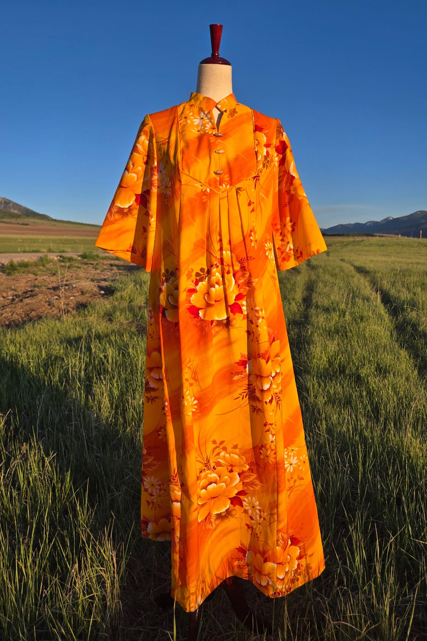 Moko Hawaii 1960s Vintage Orange Floral Dress - small/medium