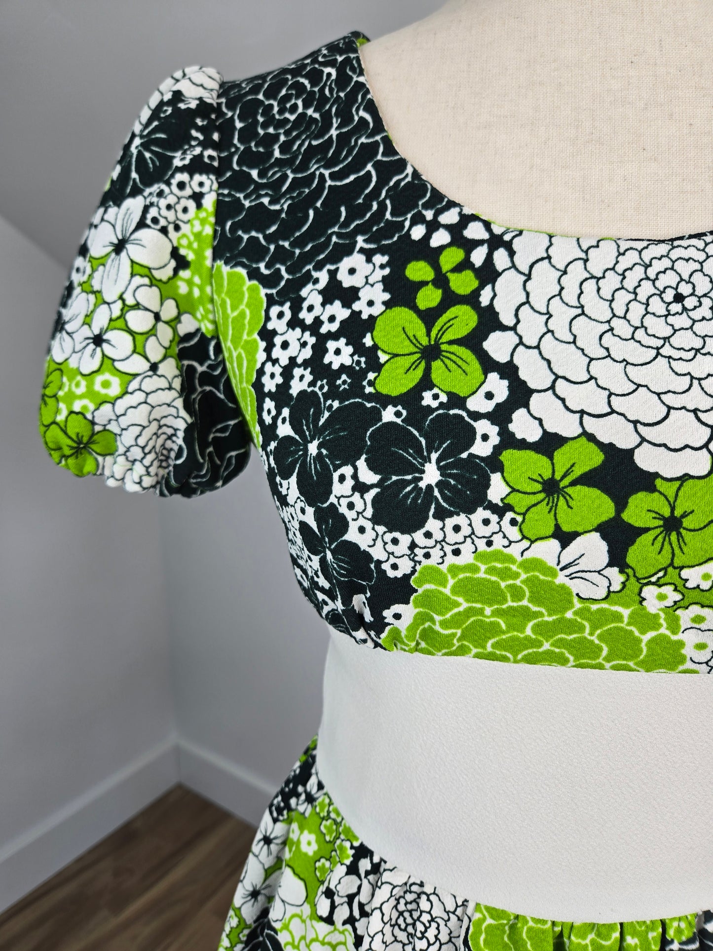 Barkcloth 1960s Green Dayglo Mini Dress with Puff Sleeve - small