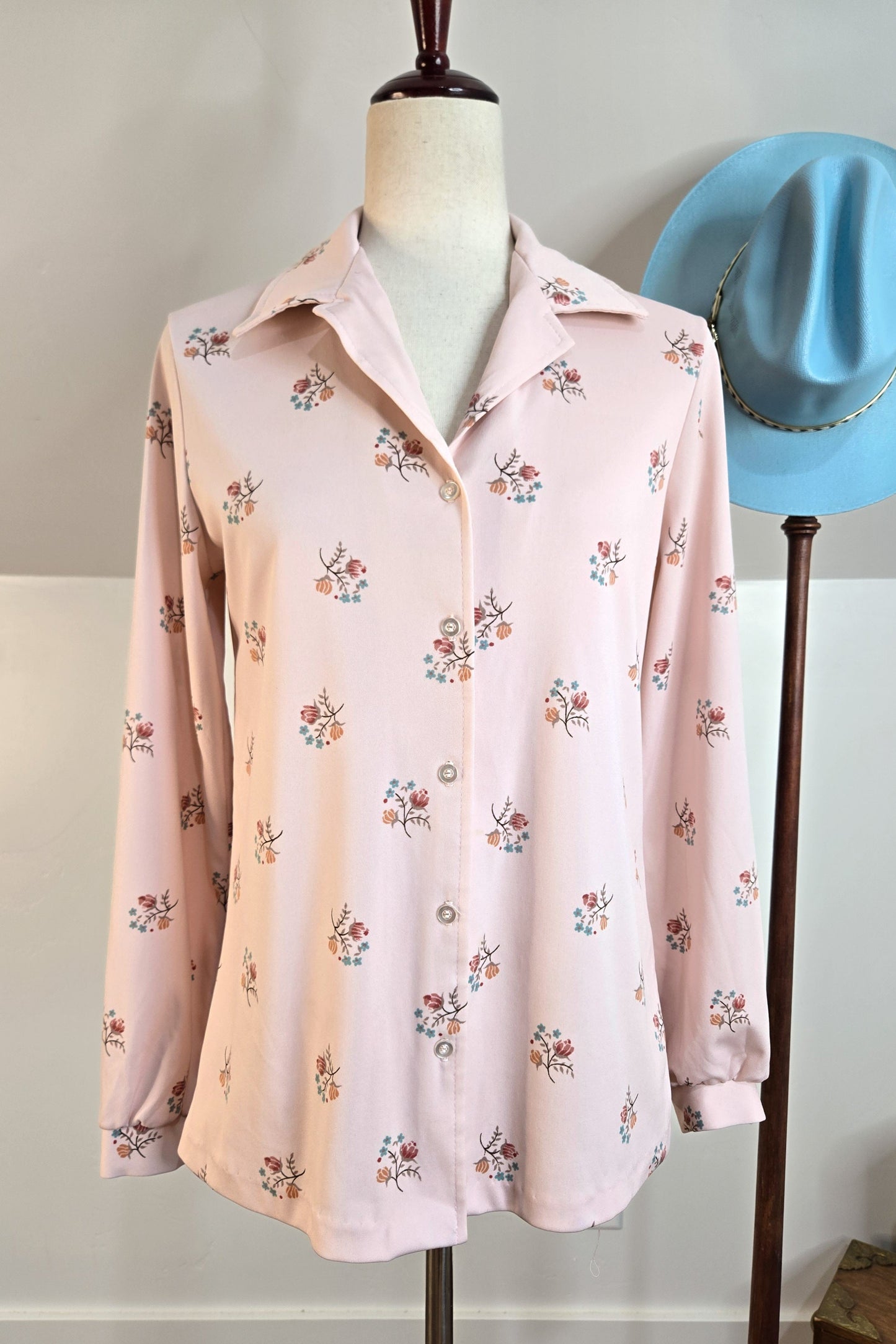 Ecco Bay Vintage 70s Pink Whimsy Floral Top - medium