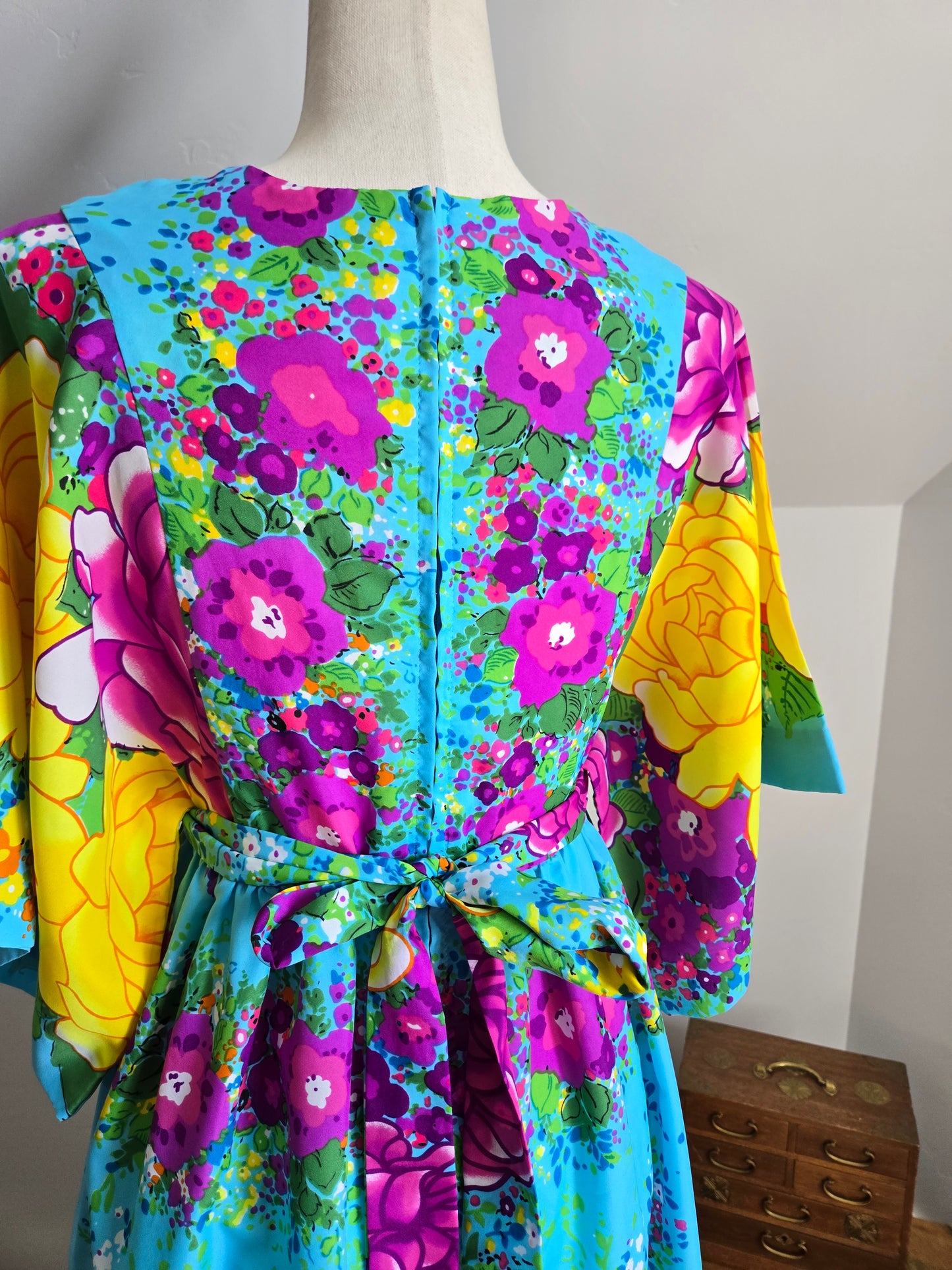 Hilo Hattie by Evelyn Margolis Vintage 70s Flower Power Dress - Small