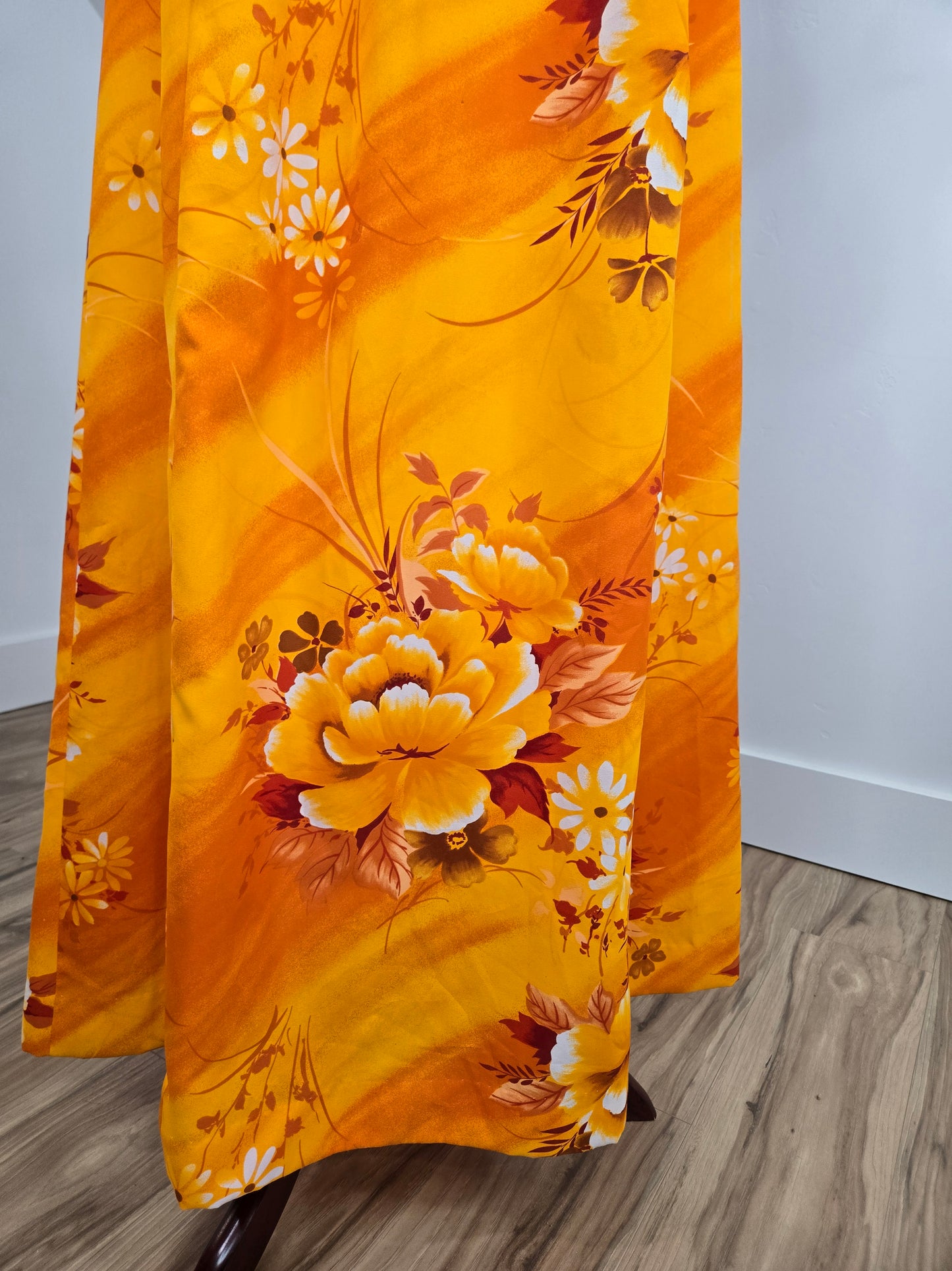 Moko Hawaii 1960s Vintage Orange Floral Dress - small/medium