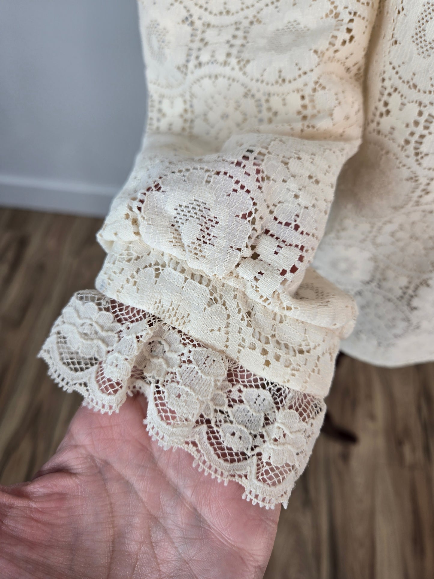 Tumbleweeds Vintage 70s Cotton Lace Ruffle Top - large