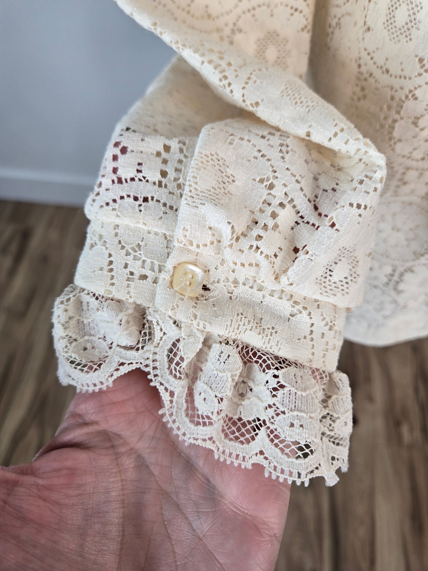 Tumbleweeds Vintage 70s Cotton Lace Ruffle Top - large