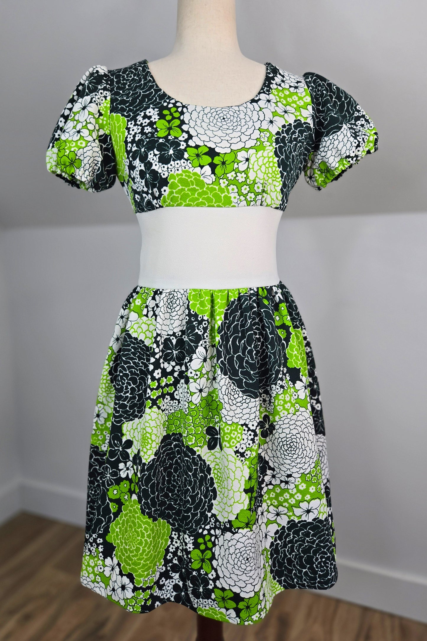 Barkcloth 1960s Green Dayglo Mini Dress with Puff Sleeve - small