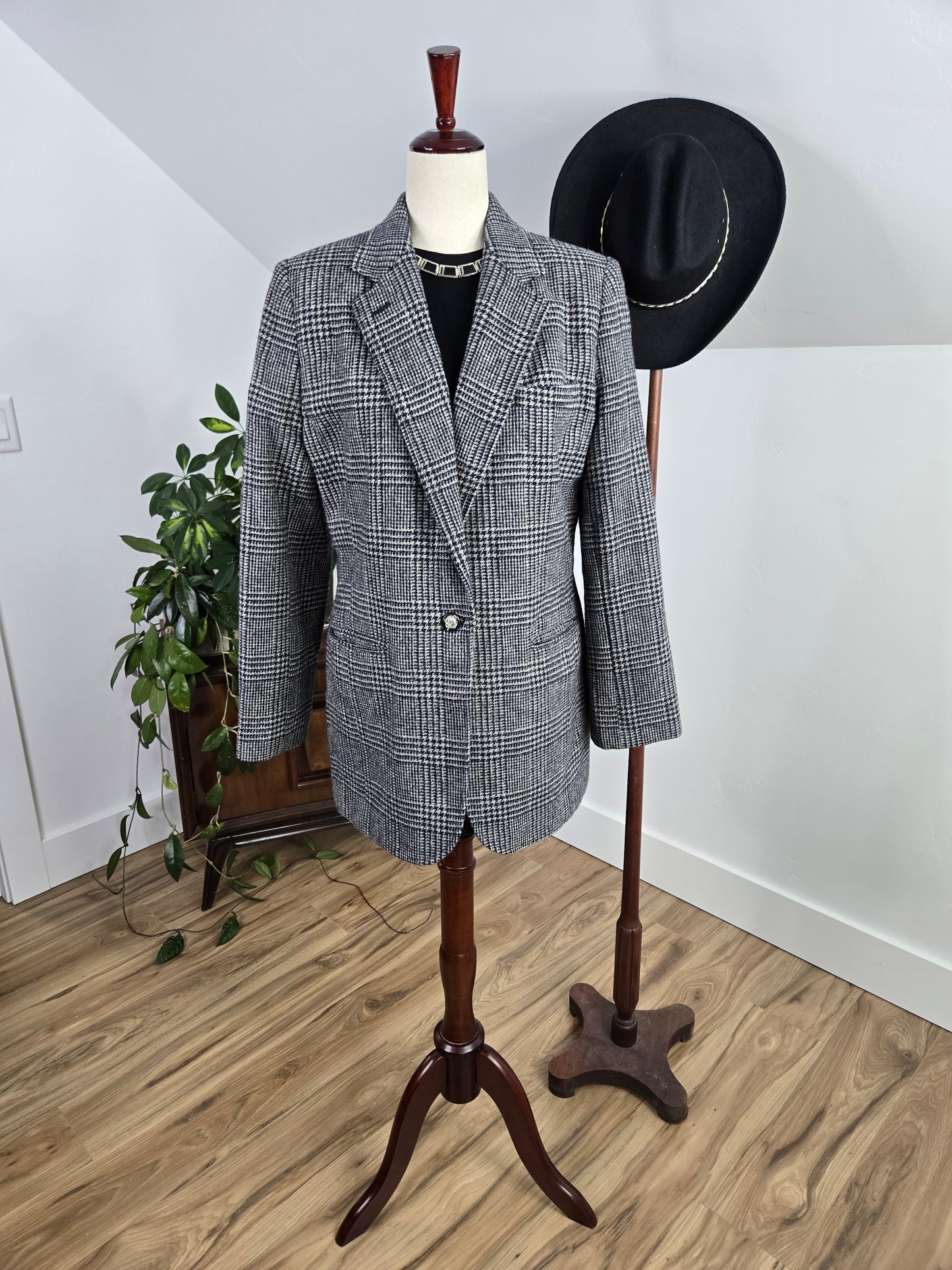 Lauren Ralph Lauren Navy Plaid Wool Blazer with Horse Buttons - large