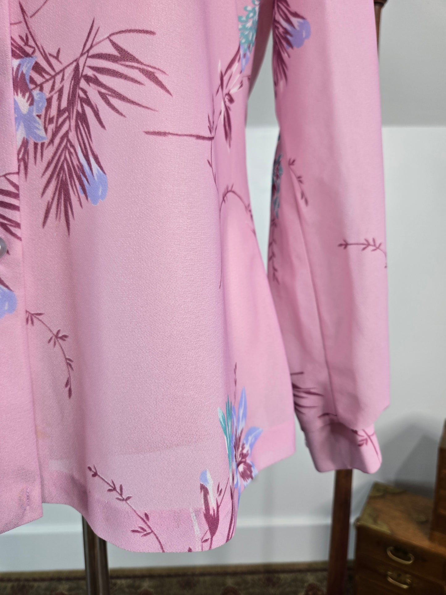 Alfred Dunner 70s Pink Floral Top with Neck Bow - medium/large