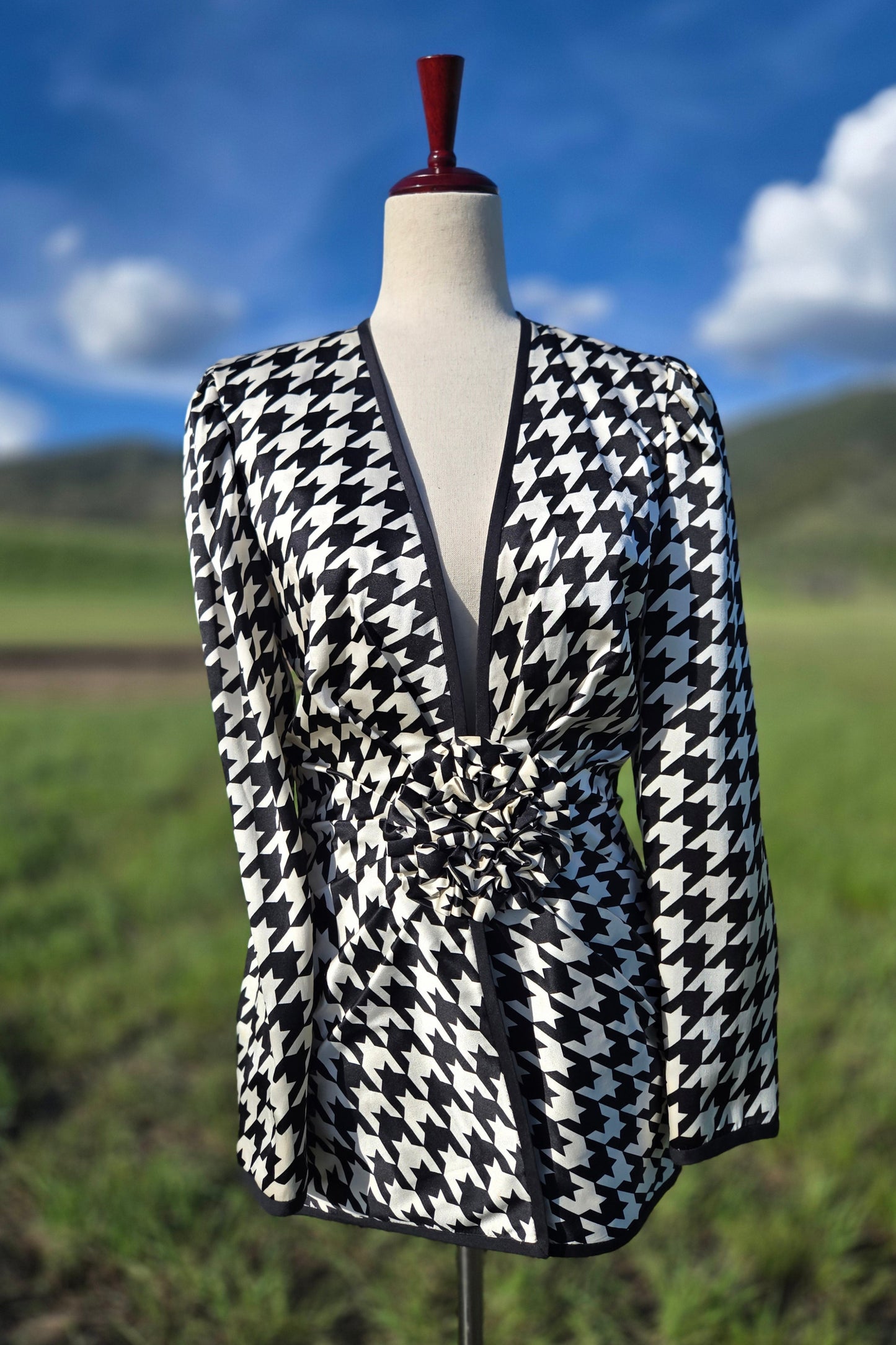 AJ Bari Silk Houndstooth Blazer with Floral Waist Detail - size 6