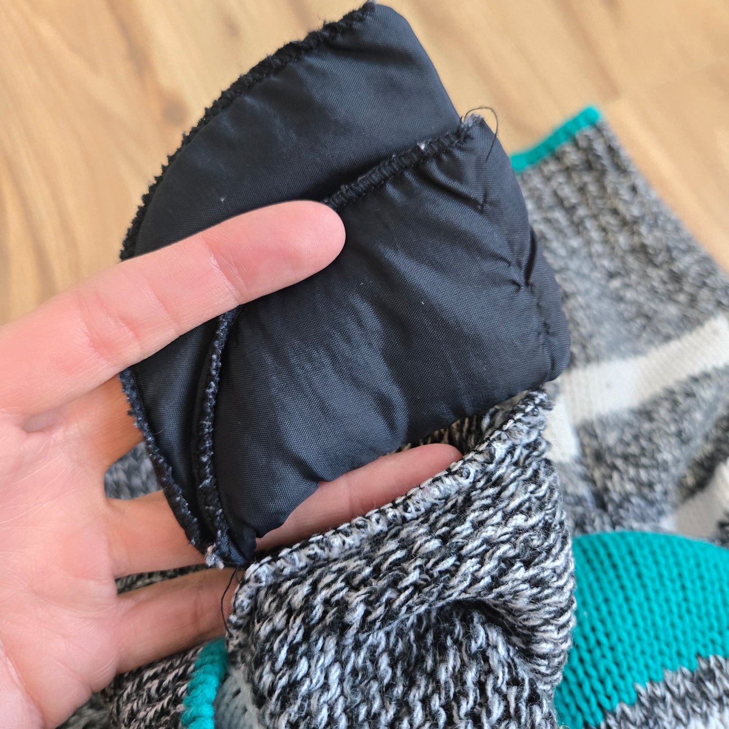 Nuggets Vintage 80s Pacman Knit Sweater made in Korea - medium