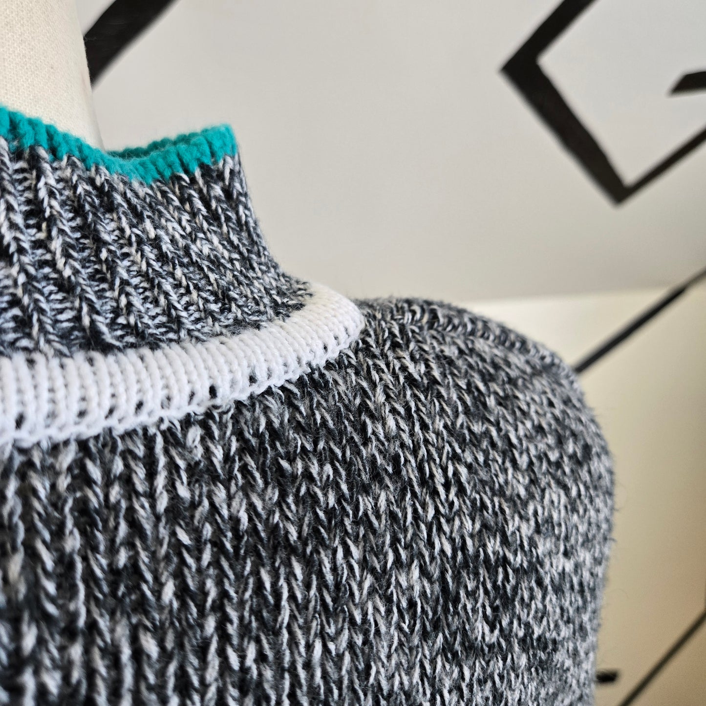 Nuggets Vintage 80s Pacman Knit Sweater made in Korea - medium