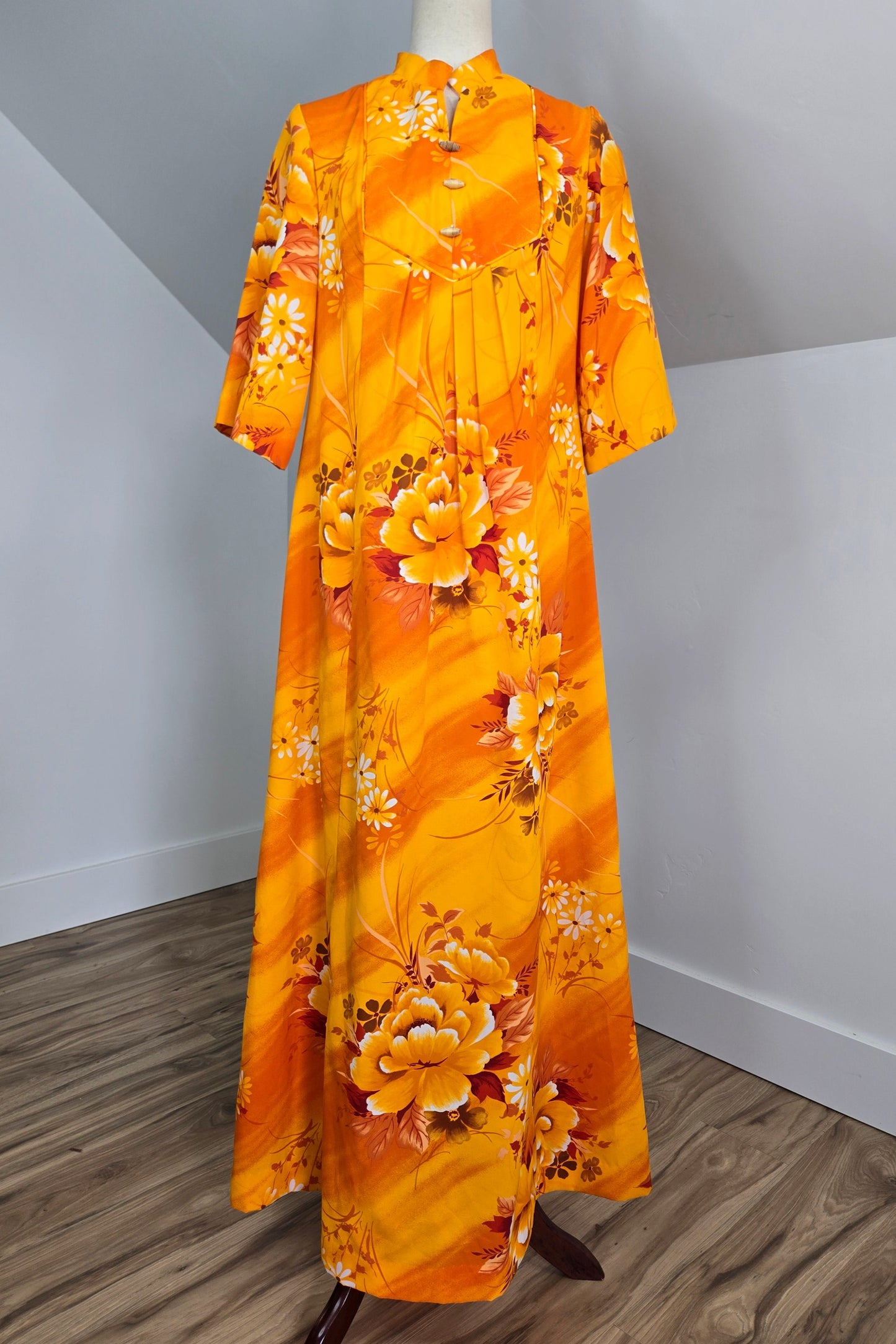 Moko Hawaii 1960s Vintage Orange Floral Dress - small/medium