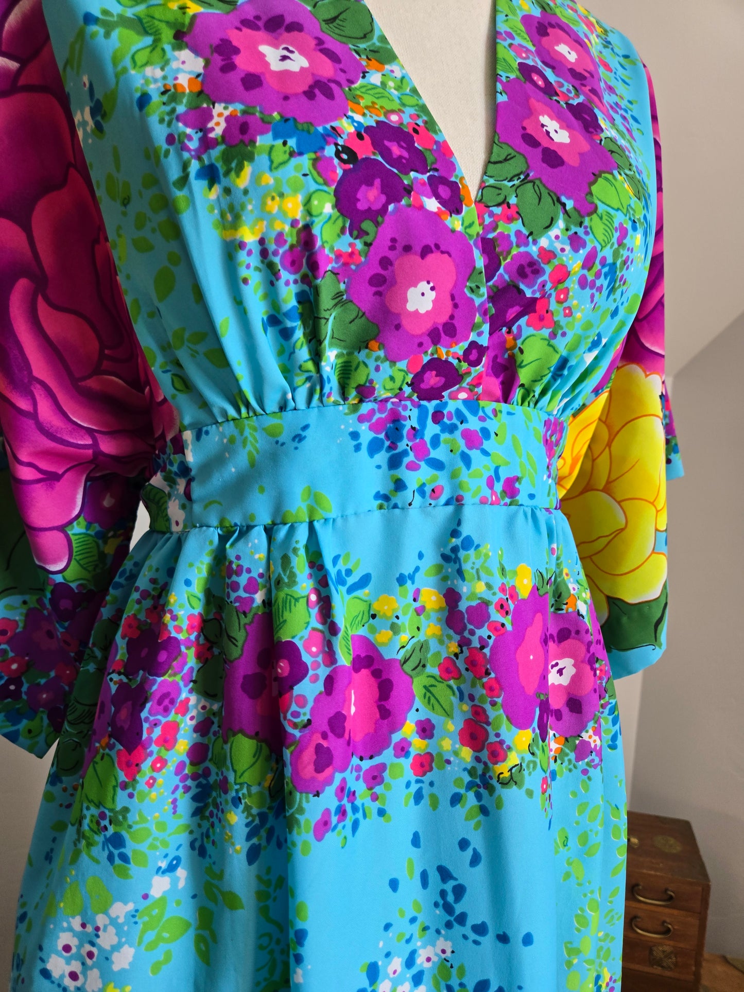 Hilo Hattie by Evelyn Margolis Vintage 70s Flower Power Dress - Small