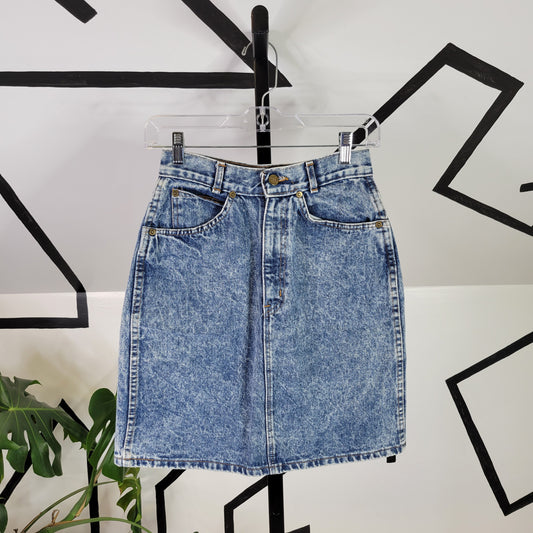 Chic 90s Vintage Denim Skirt - size 7