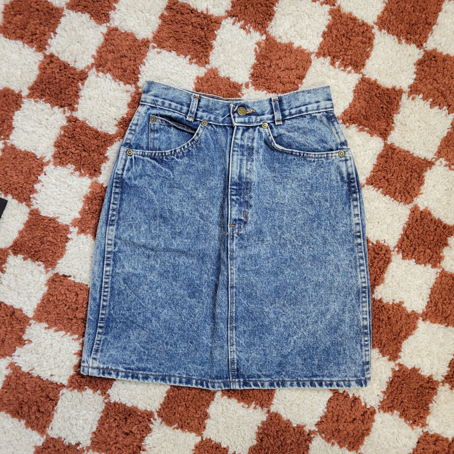 Chic 90s Vintage Denim Skirt - size 7