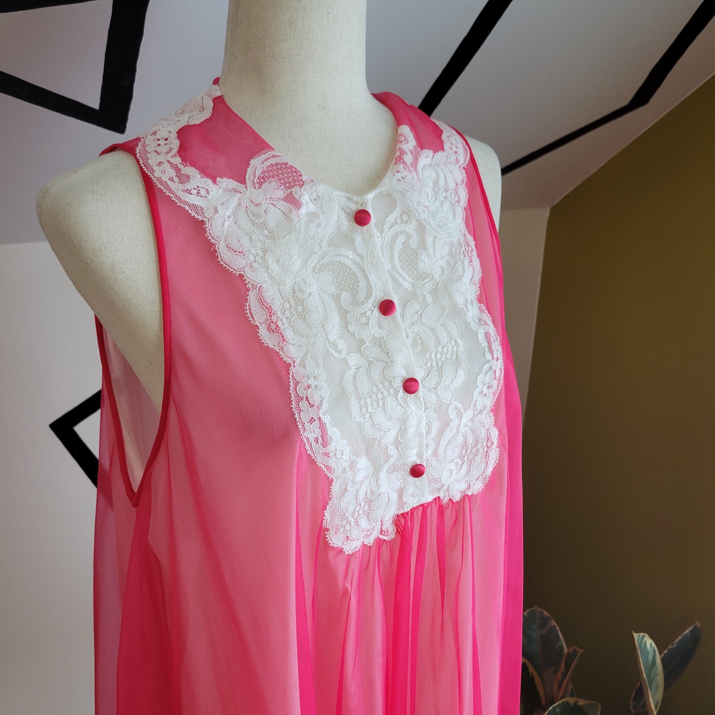 Kayser Vintage 60s Fuchsia Pink and Lace Babydoll Peignoir - Large