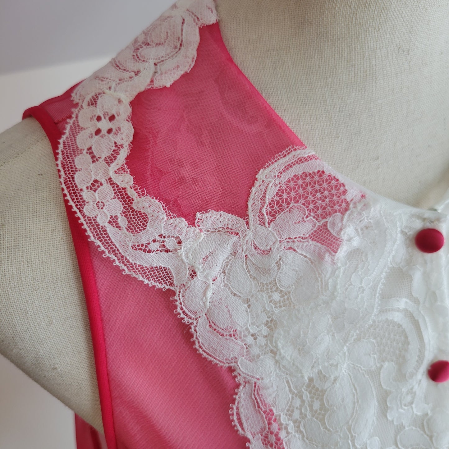 Kayser Vintage 60s Fuchsia Pink and Lace Babydoll Peignoir - Large