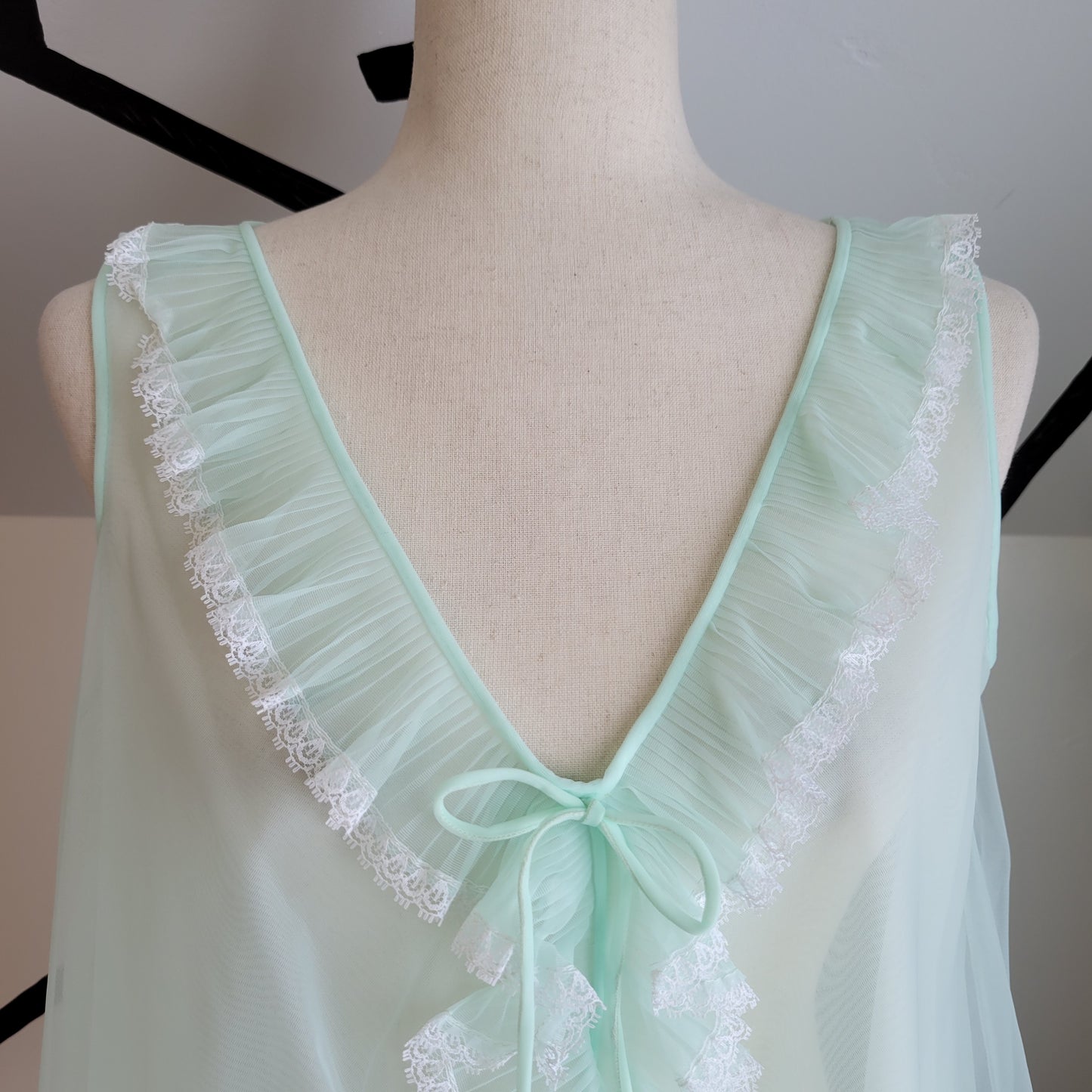 Vintage 60s Mint Double Layer Nylon Babydoll Peignoir - large