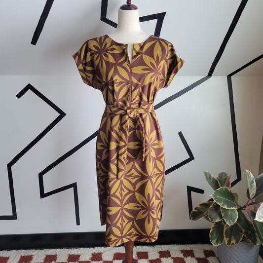 Body Trends Flower Power Brown and Gold Vintage Dress with Waist Tie - size 14