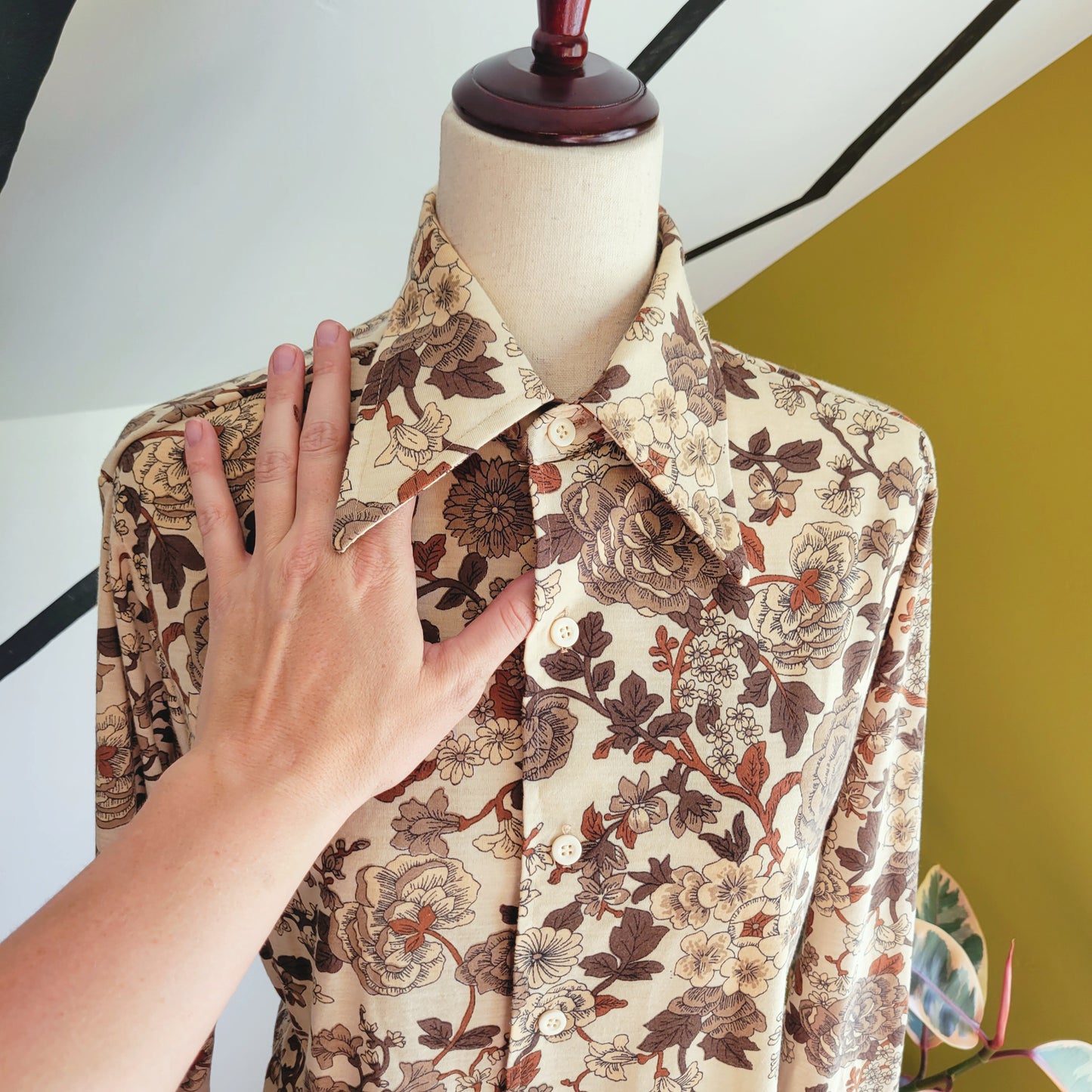 Kings Road 60s Vintage Sears The Mon's Store Soft Brown Floral Top - medium