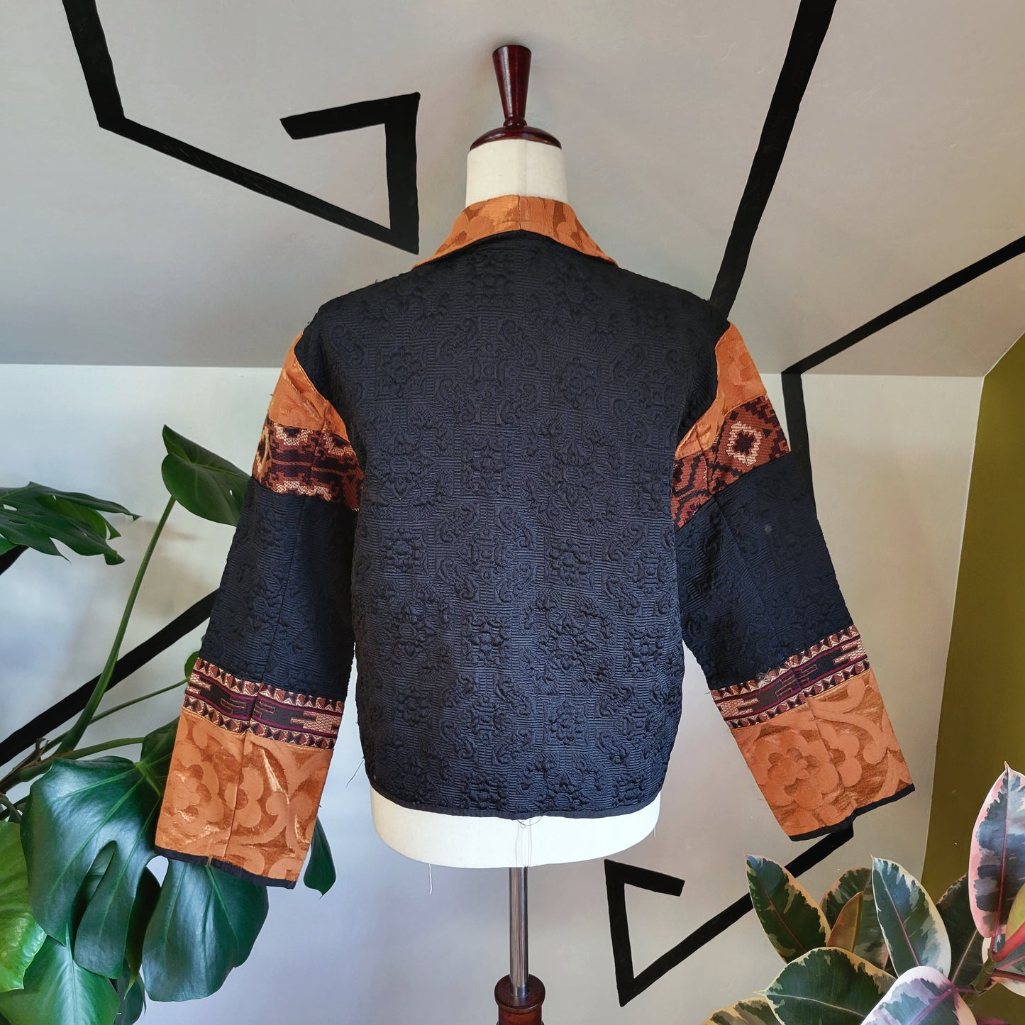 Flashback Vintage Cropped Tapestry Jacket - large