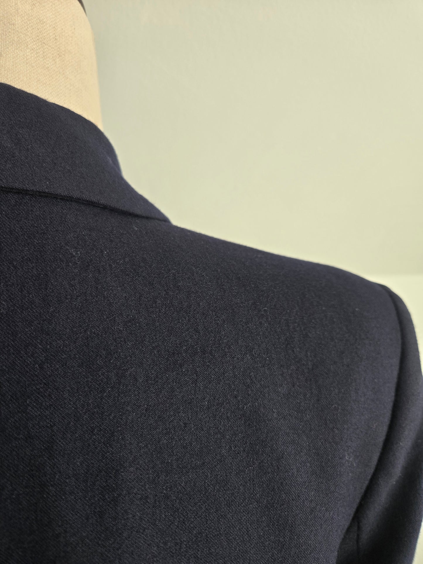 Embassy Row Vintage Pure Wool Navy Blazer with 3D Crest - Large