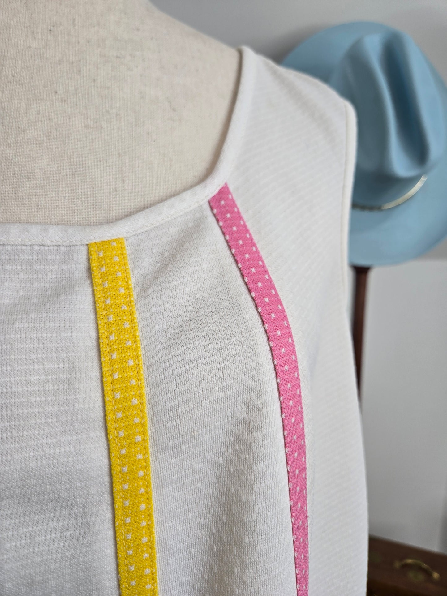 Mario Vintage 60s Colorful Bow Tank Top - Large