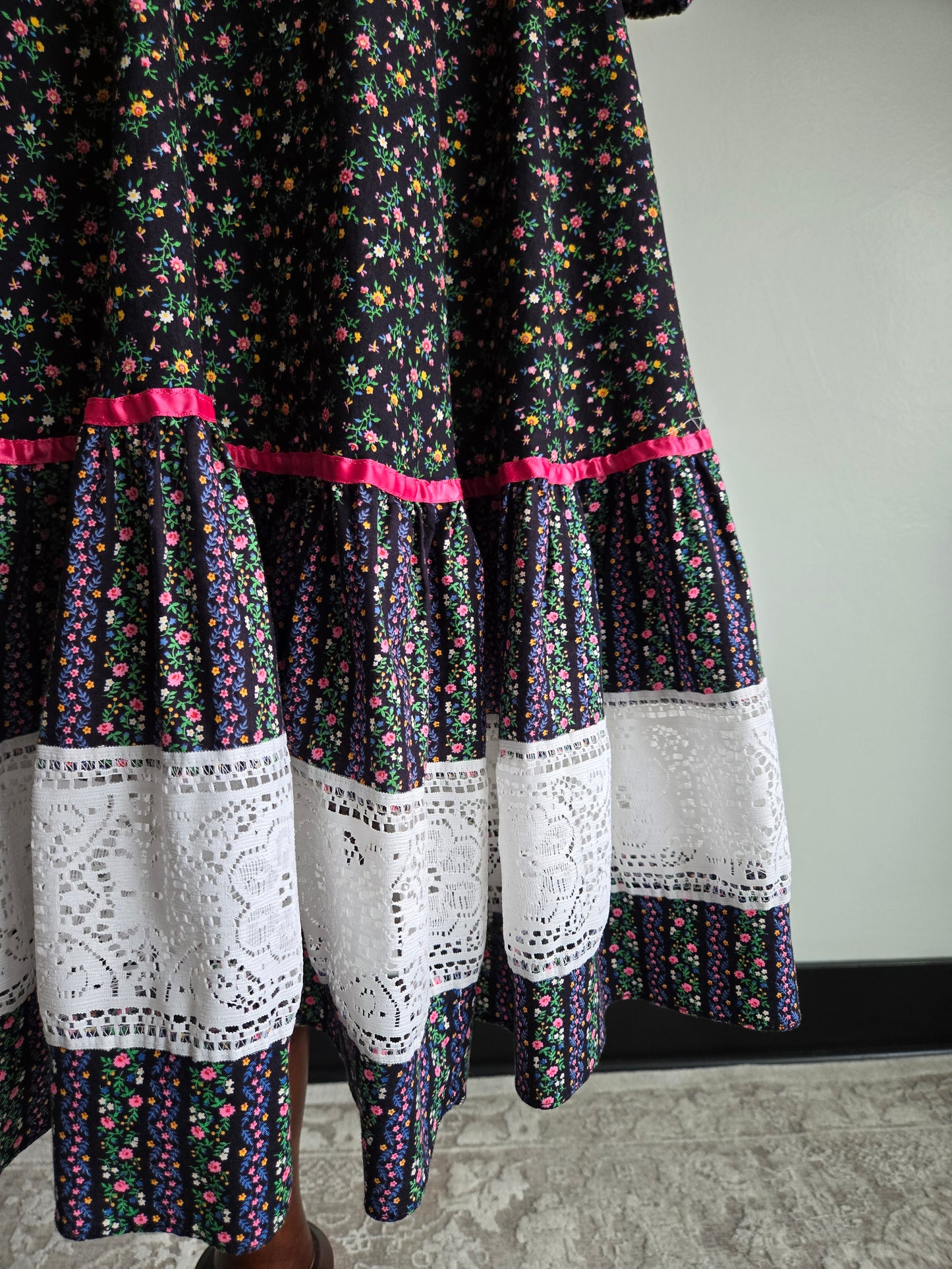 Petite Fashions Vintage 60s Velvet and Floral Prairie Dress - XS