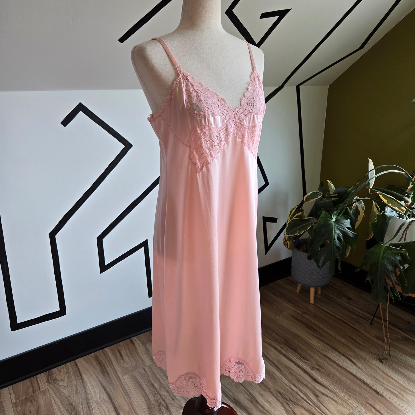 Vanity Fair Vintage Pink Slip Dress with Gorgeous Lace Detailing - Small/Medium