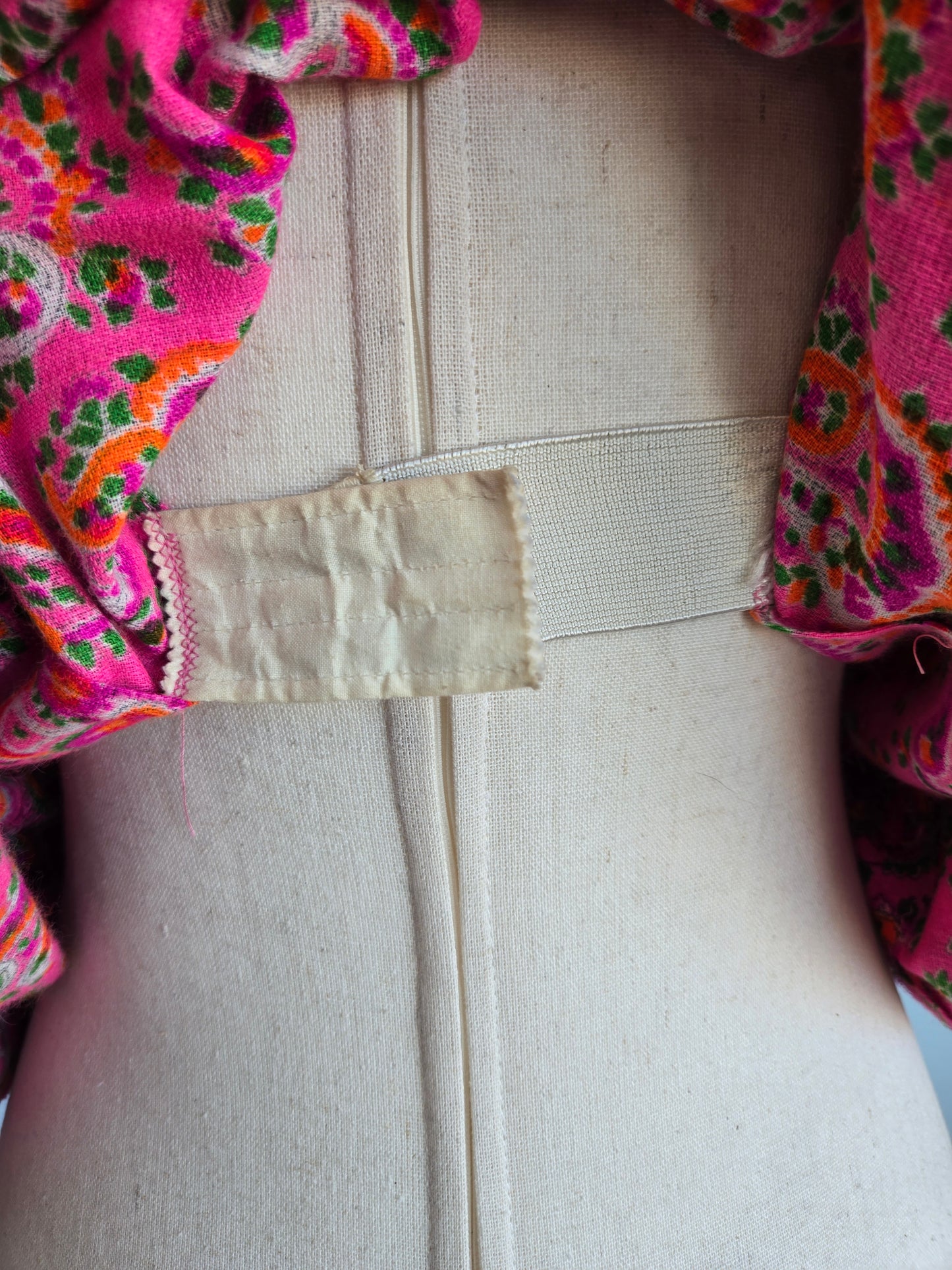 Vintage Pink Paisley Brushed Acrylic Dayglo Print Dress - XS/S