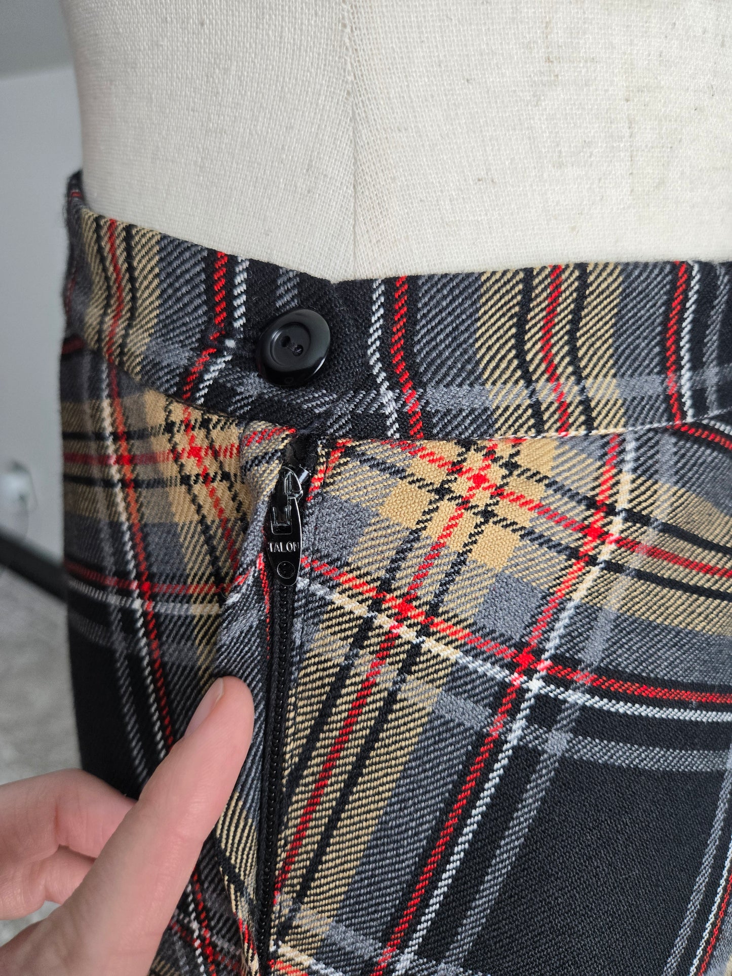 Aljean of Canada Vintage 70s Pure Wool A-line Skirt - W28"