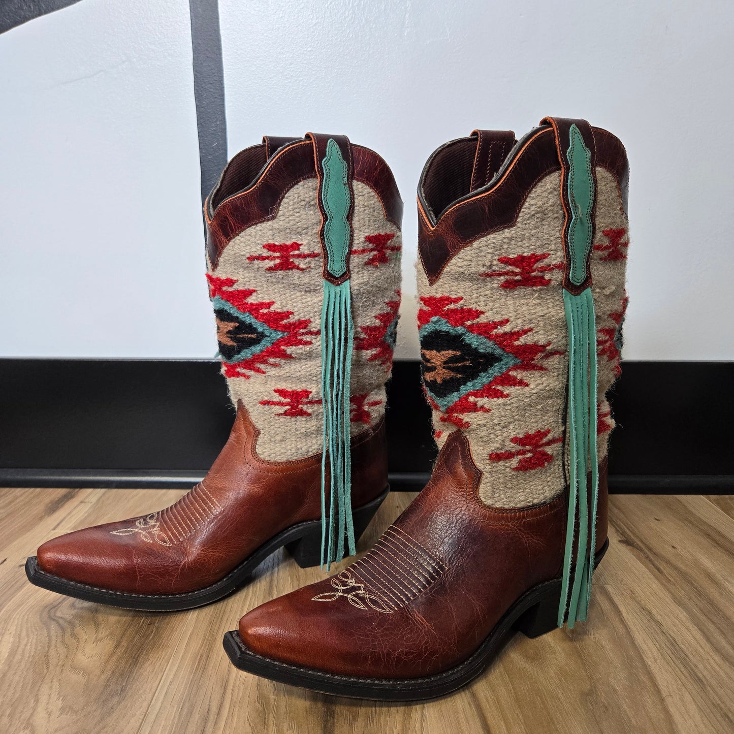 Laredo NWT Western Tapestry and Leather Boots