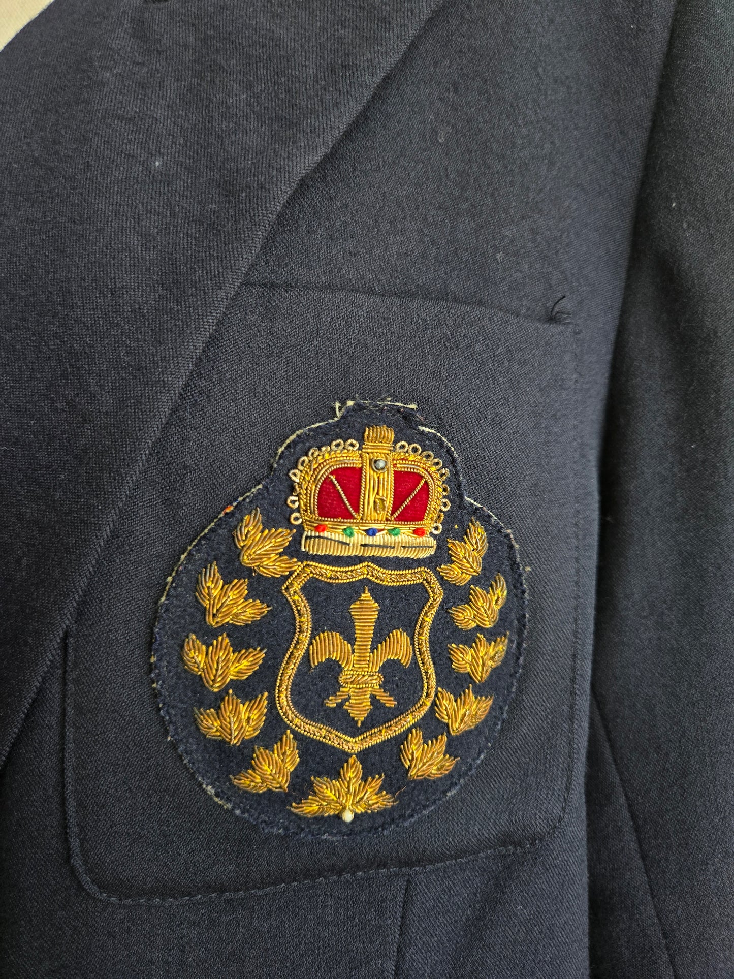 Embassy Row Vintage Pure Wool Navy Blazer with 3D Crest - Large