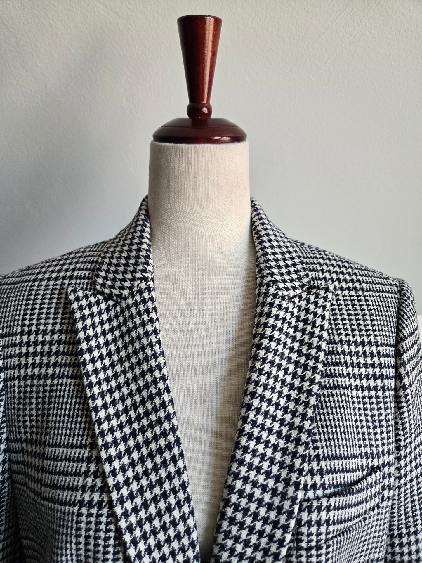 Boden British Tweed by Mallalieu's of Delph Houndstooth Wool Blazer - Medium