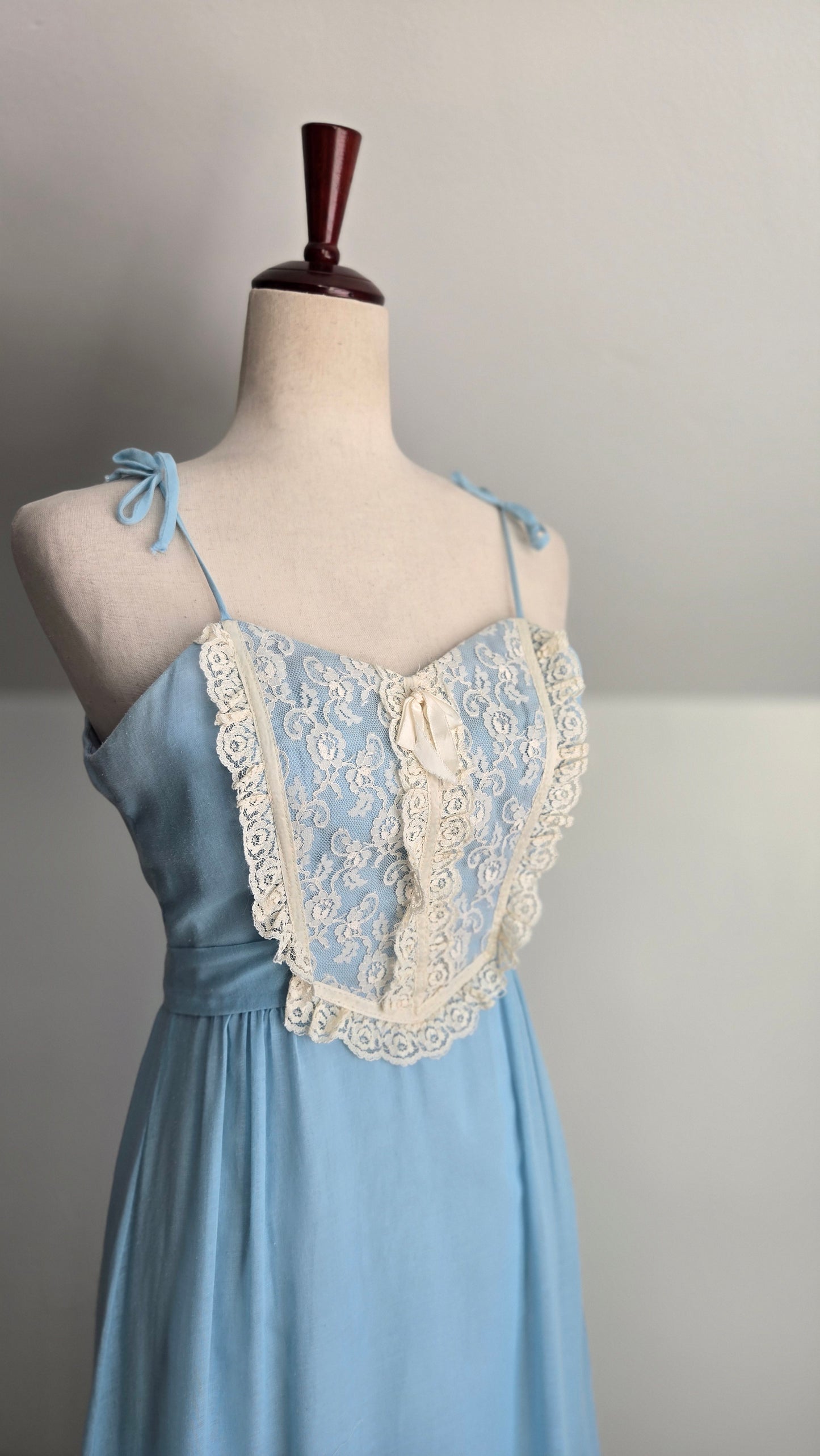 Candi Jones California Vintage 70s Baby Blue Lace Bib Prairie Dress - XS